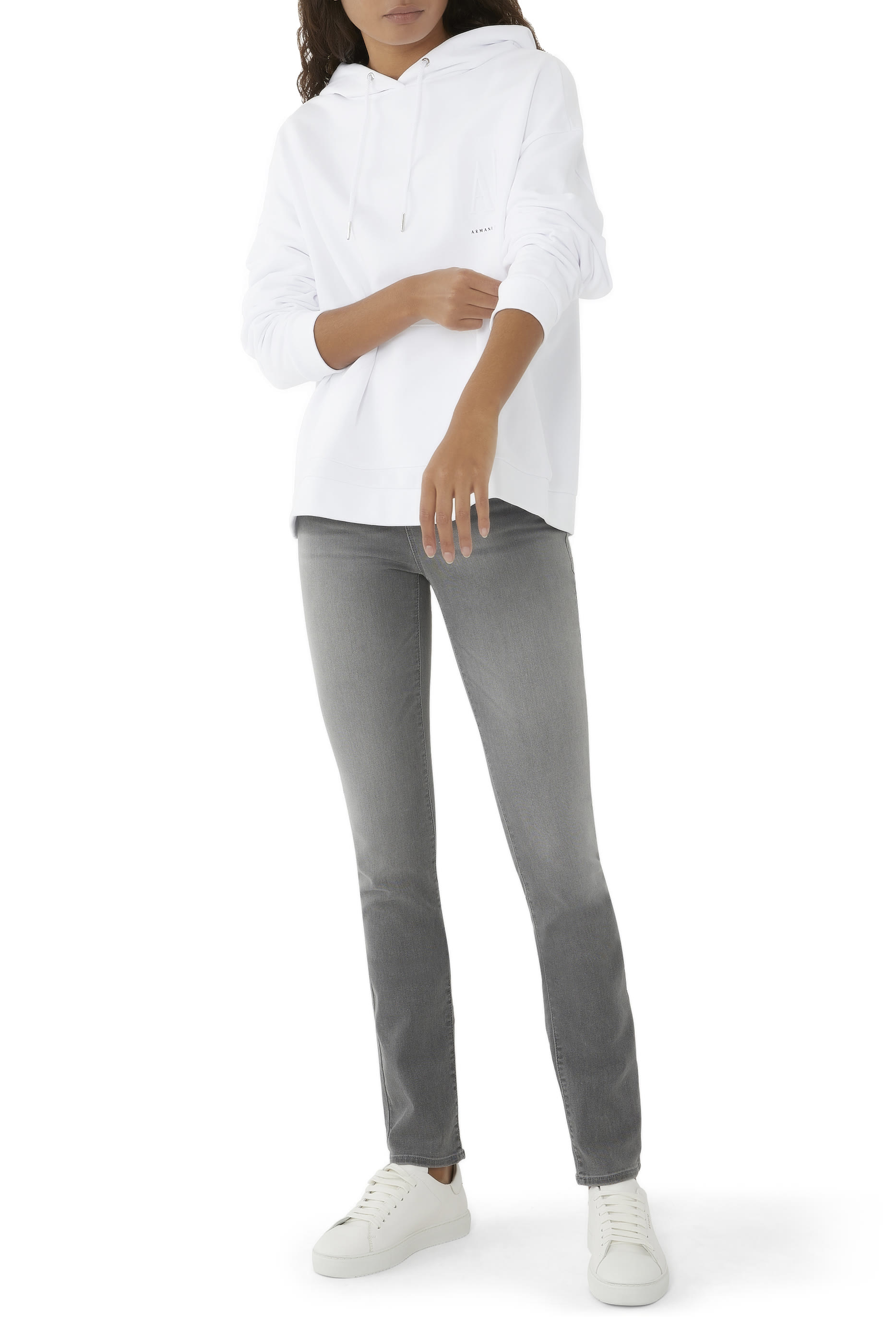 كنزة ايكون بغطاء رأس وشعار الماركة