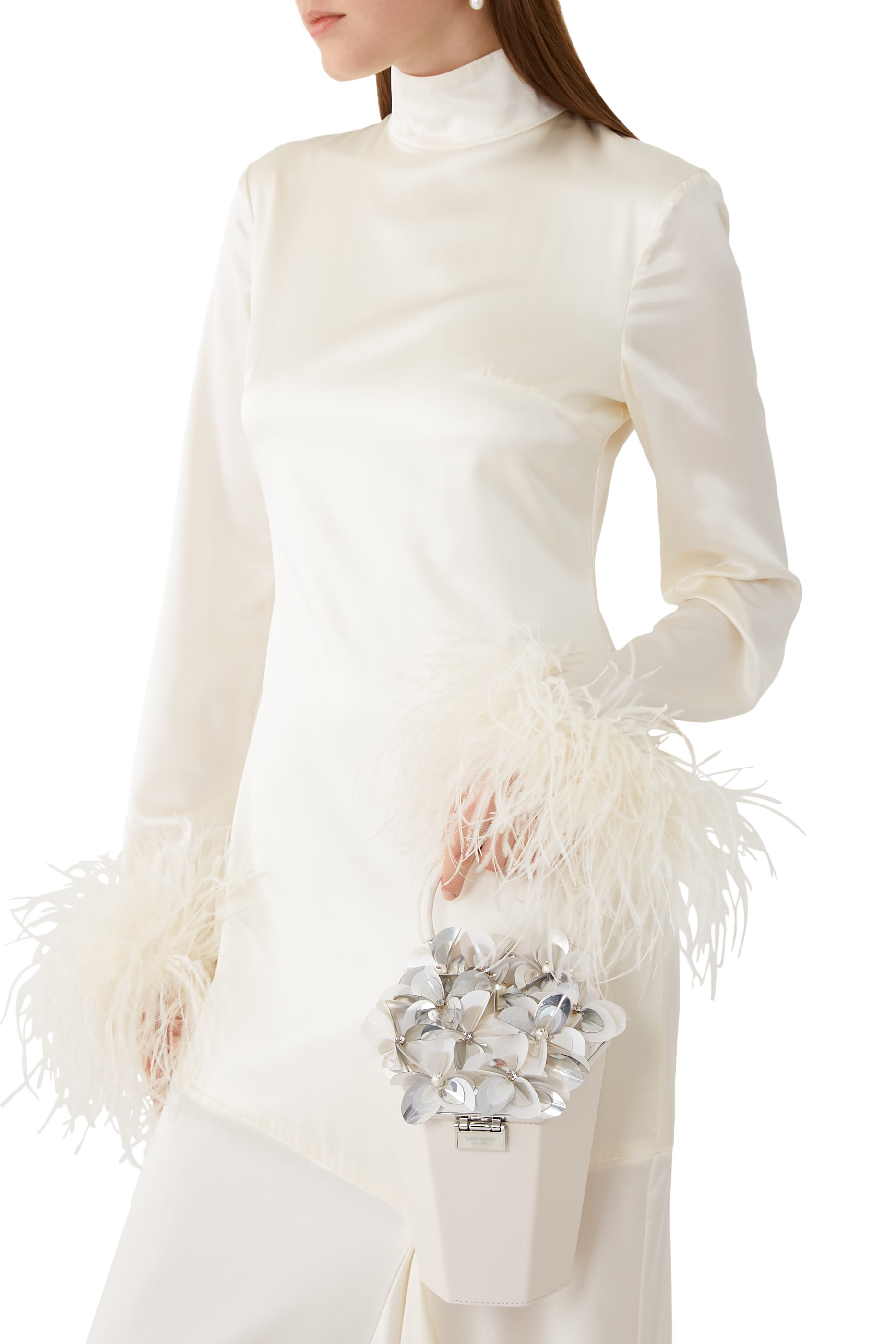 حقيبة ان بلوم بتصميم مزهرية بيد علوية وياقة زهور بارزة الملمس