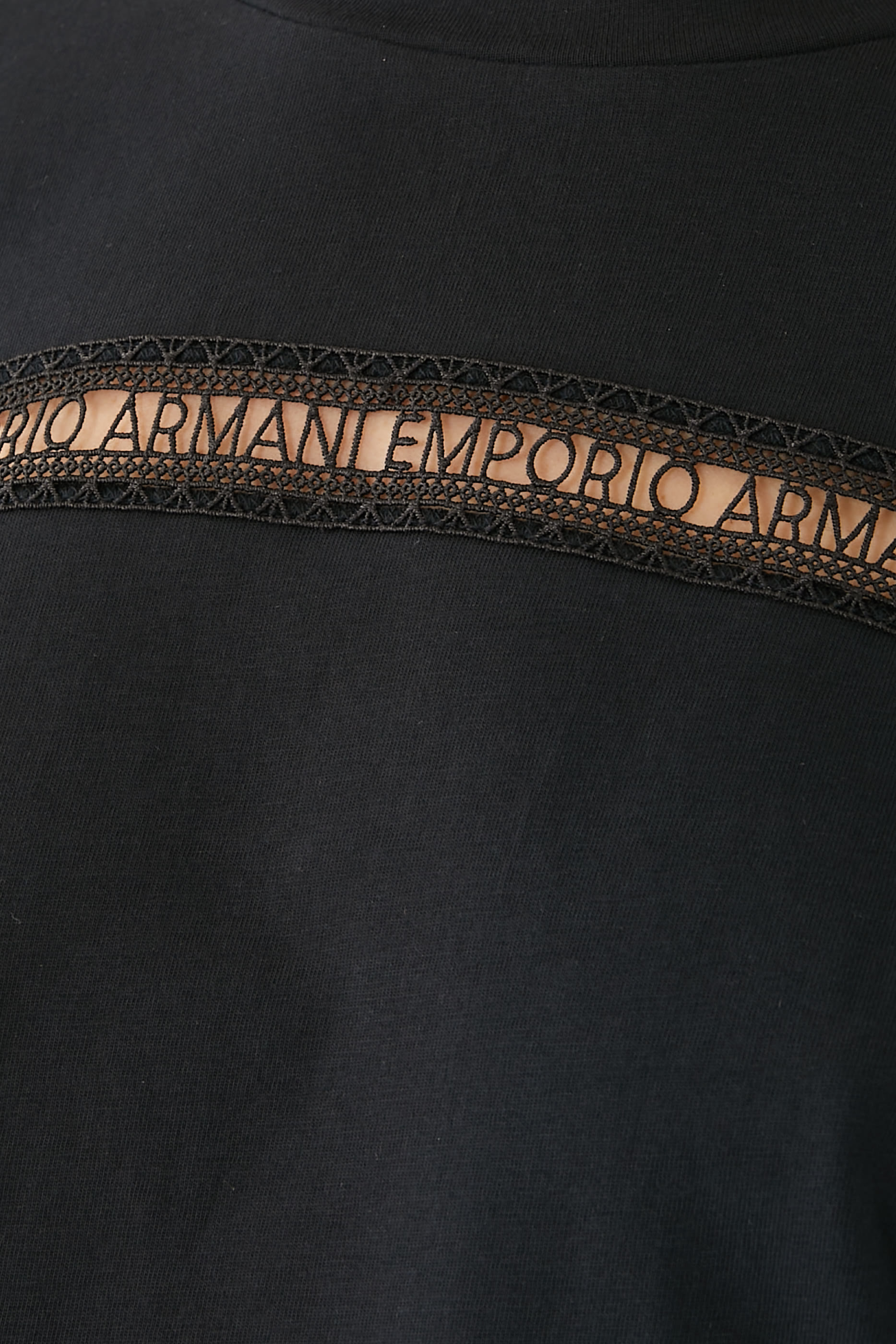 تيشيرت بشريط شعار الماركة