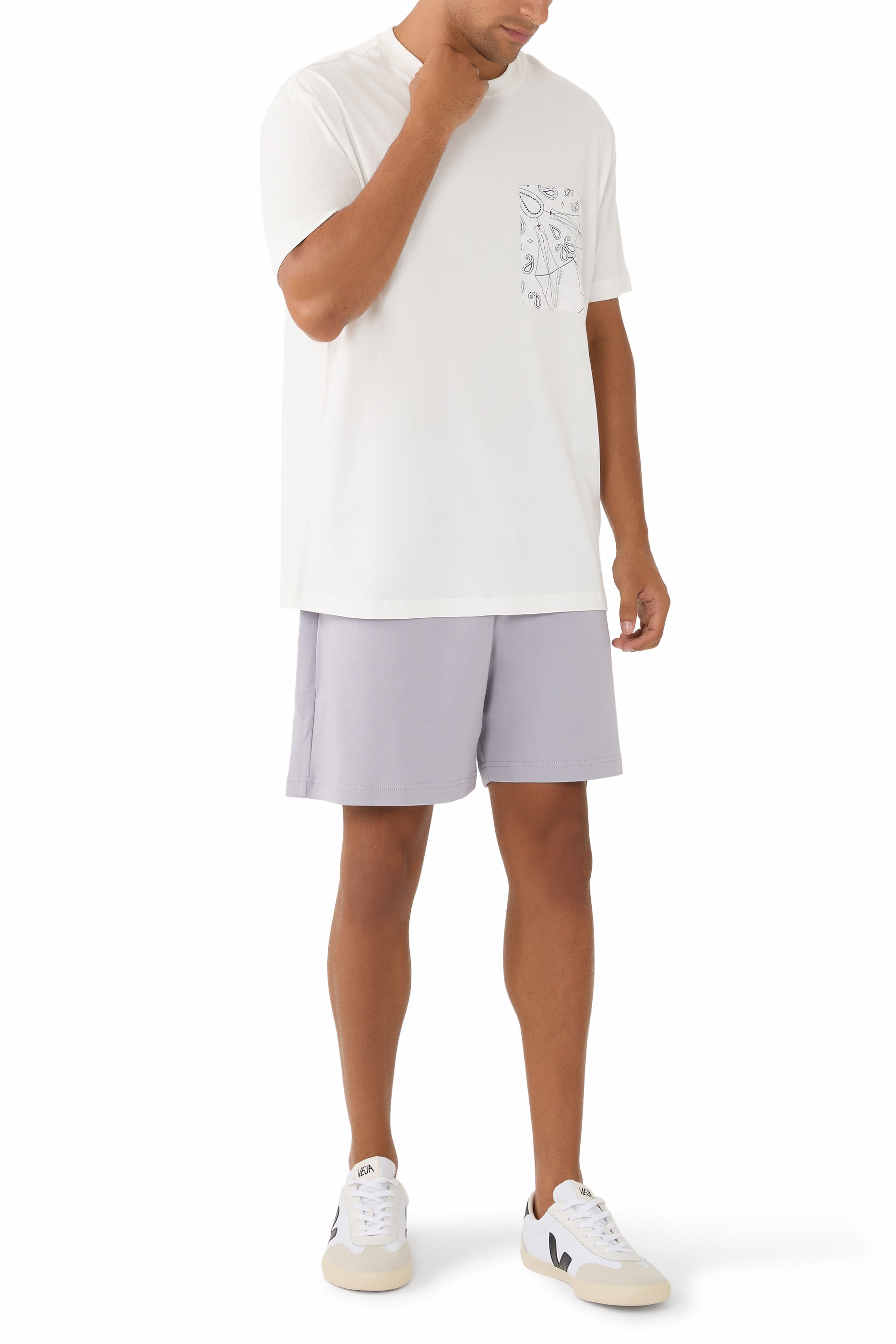 تيشيرت بجيب مزين بنقشة