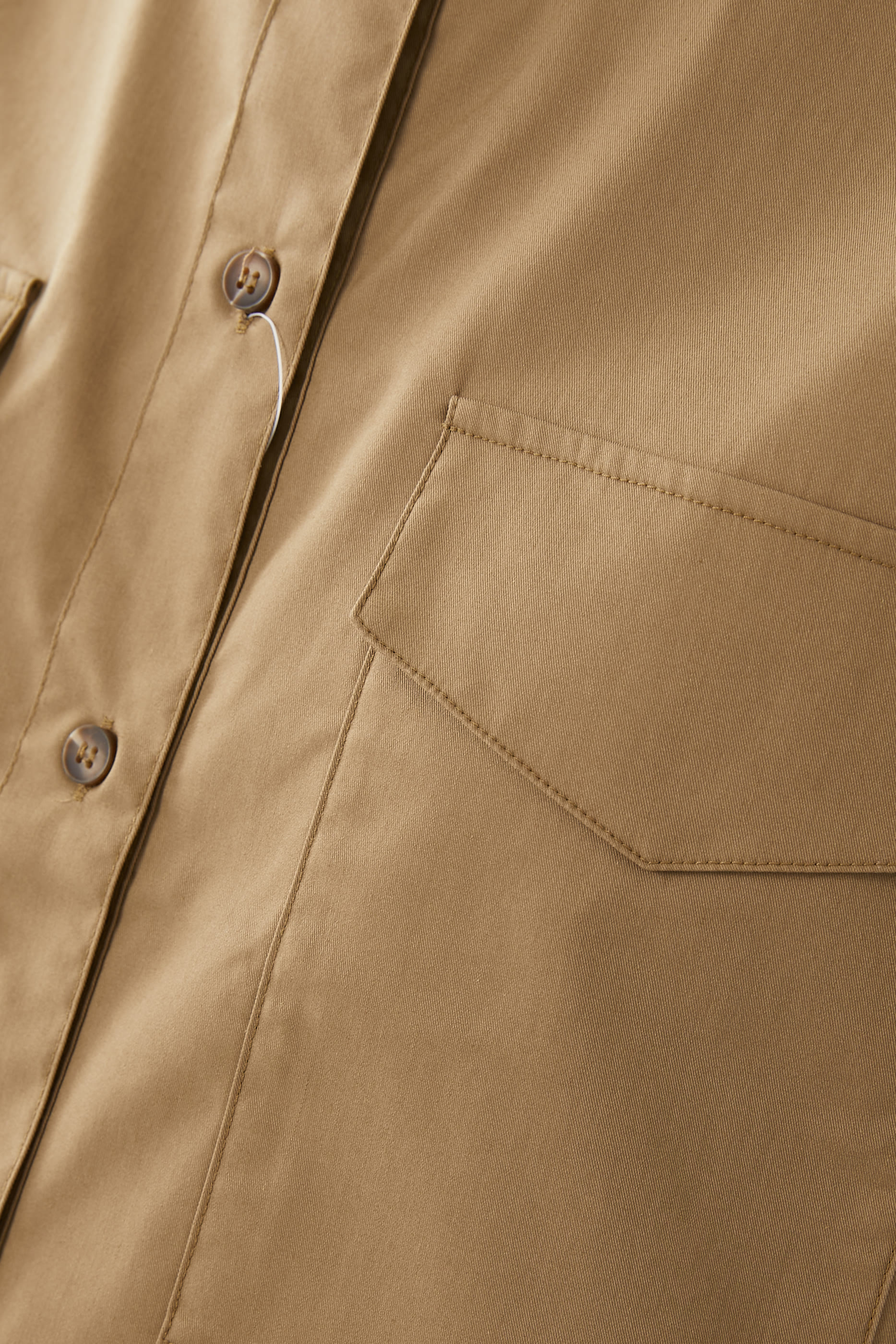 قميص ساباتو بجيب خارجي كبير الحجم