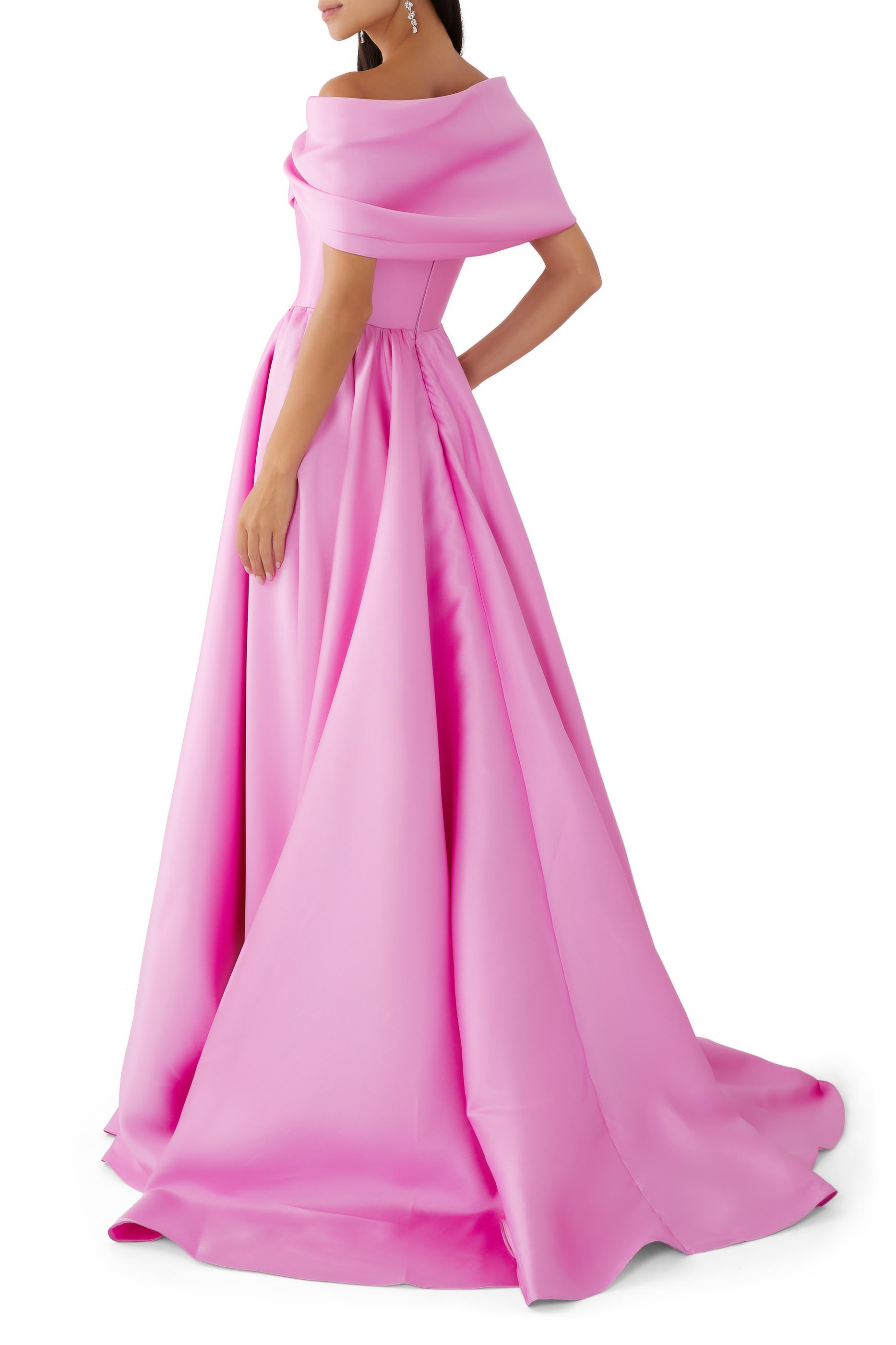 فستان سهرة علياء ميكادو