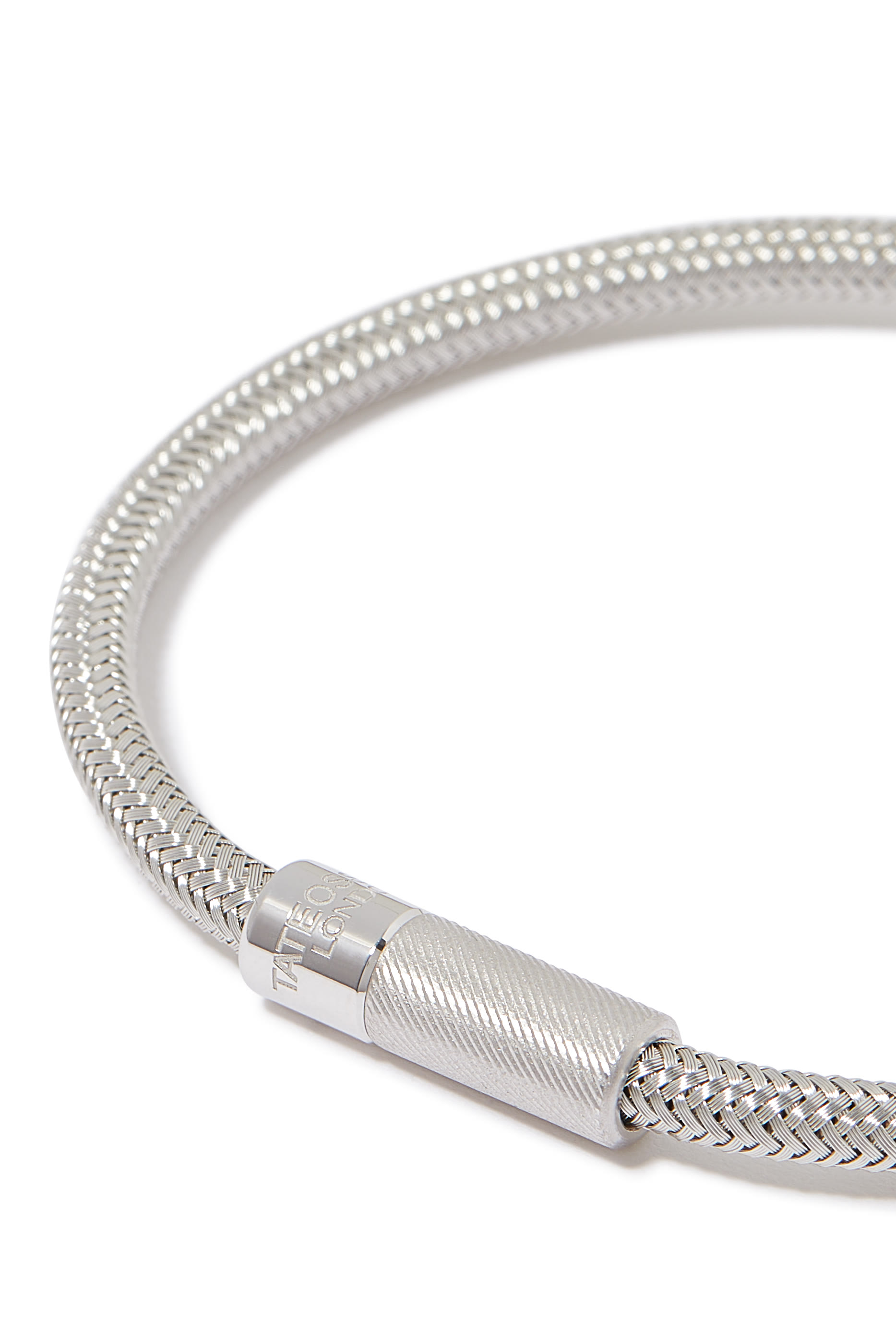 سوار بتصميم مجدول ومشبك ضغط