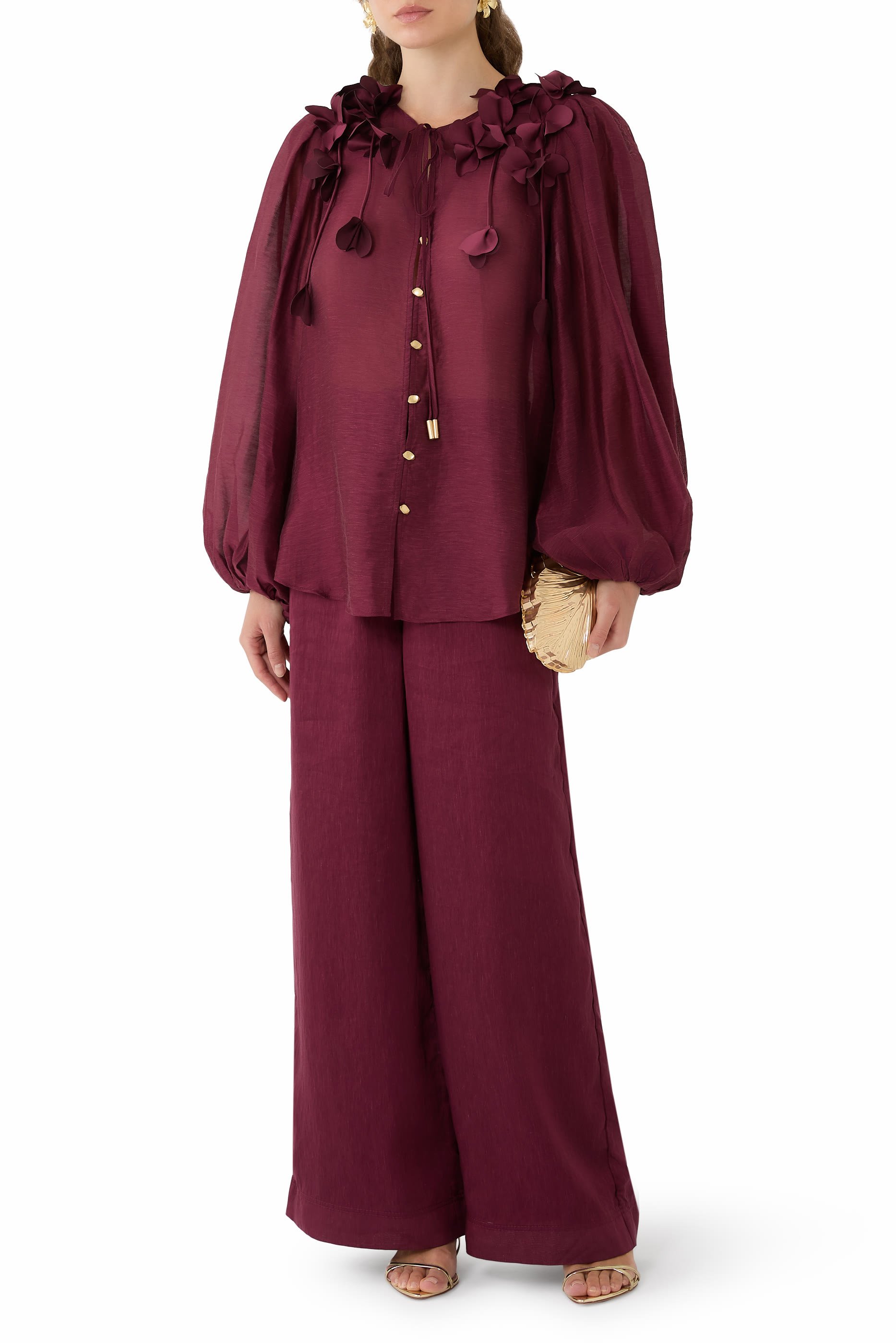 بلوزة كامي مزينة بأزهار