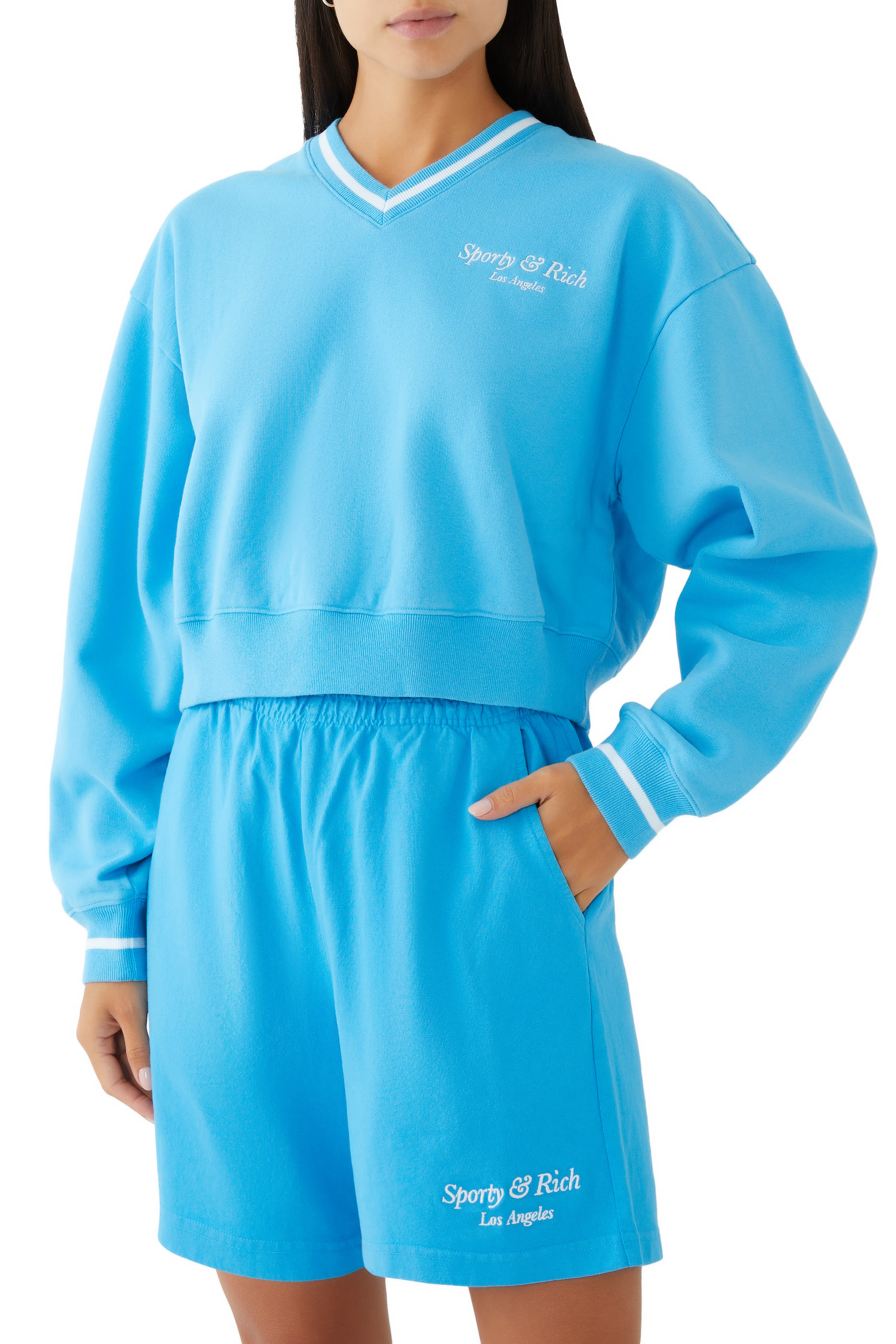 سترة بياقة V بشعار الماركة بتصميم مائل