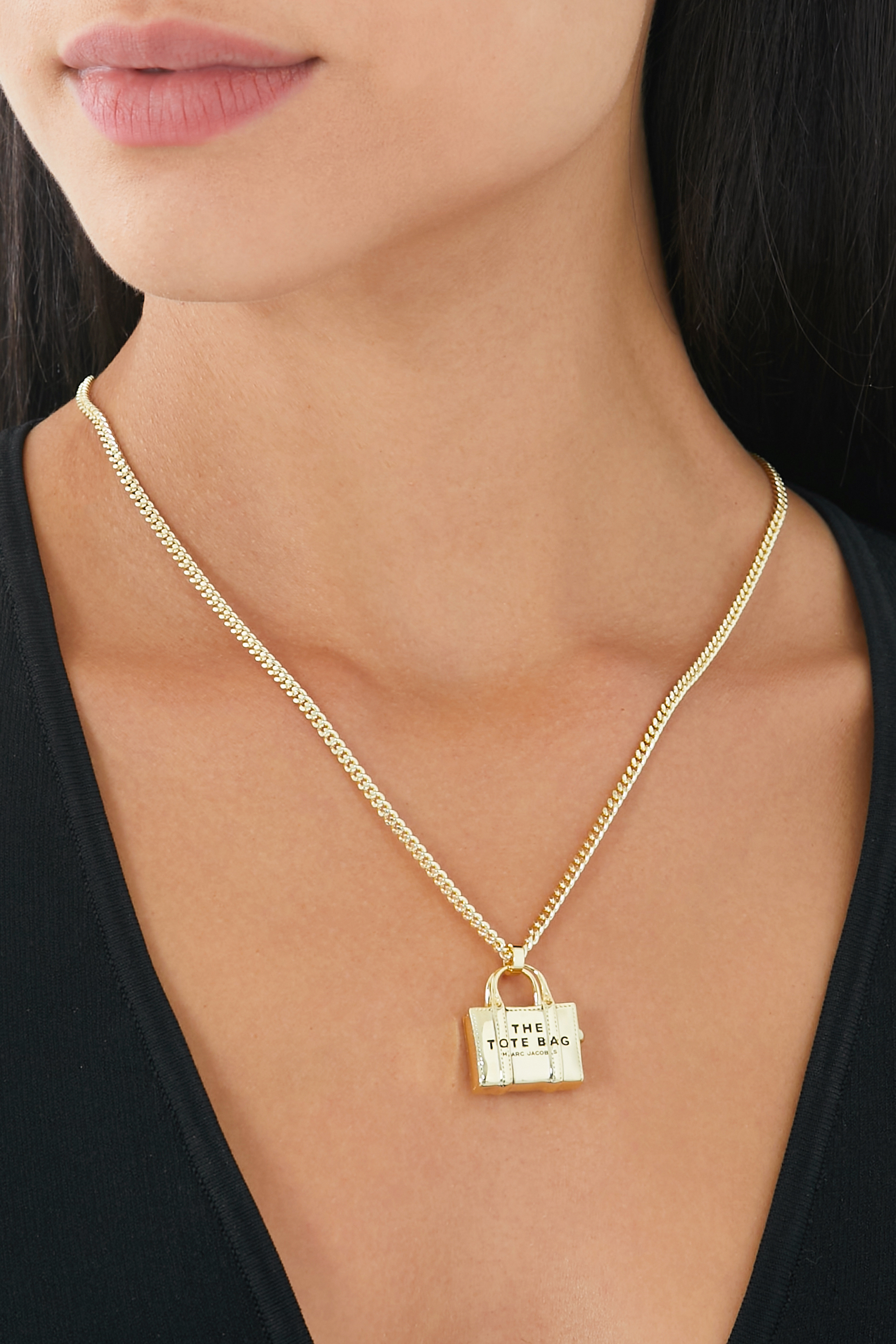 قلادة بدلاية بتصميم حقيبة يد