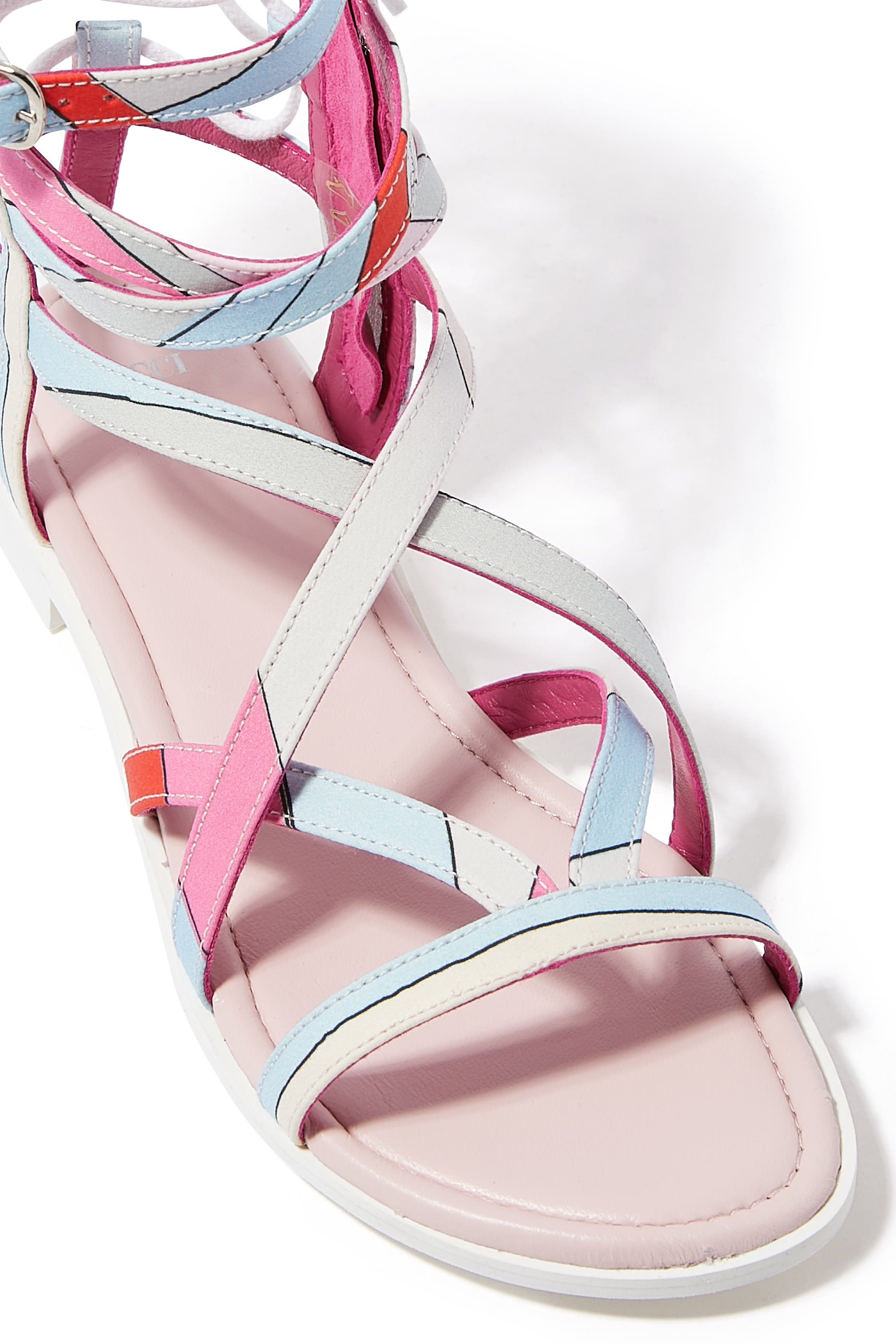 صندل للأطفال بنقشة تجريدية