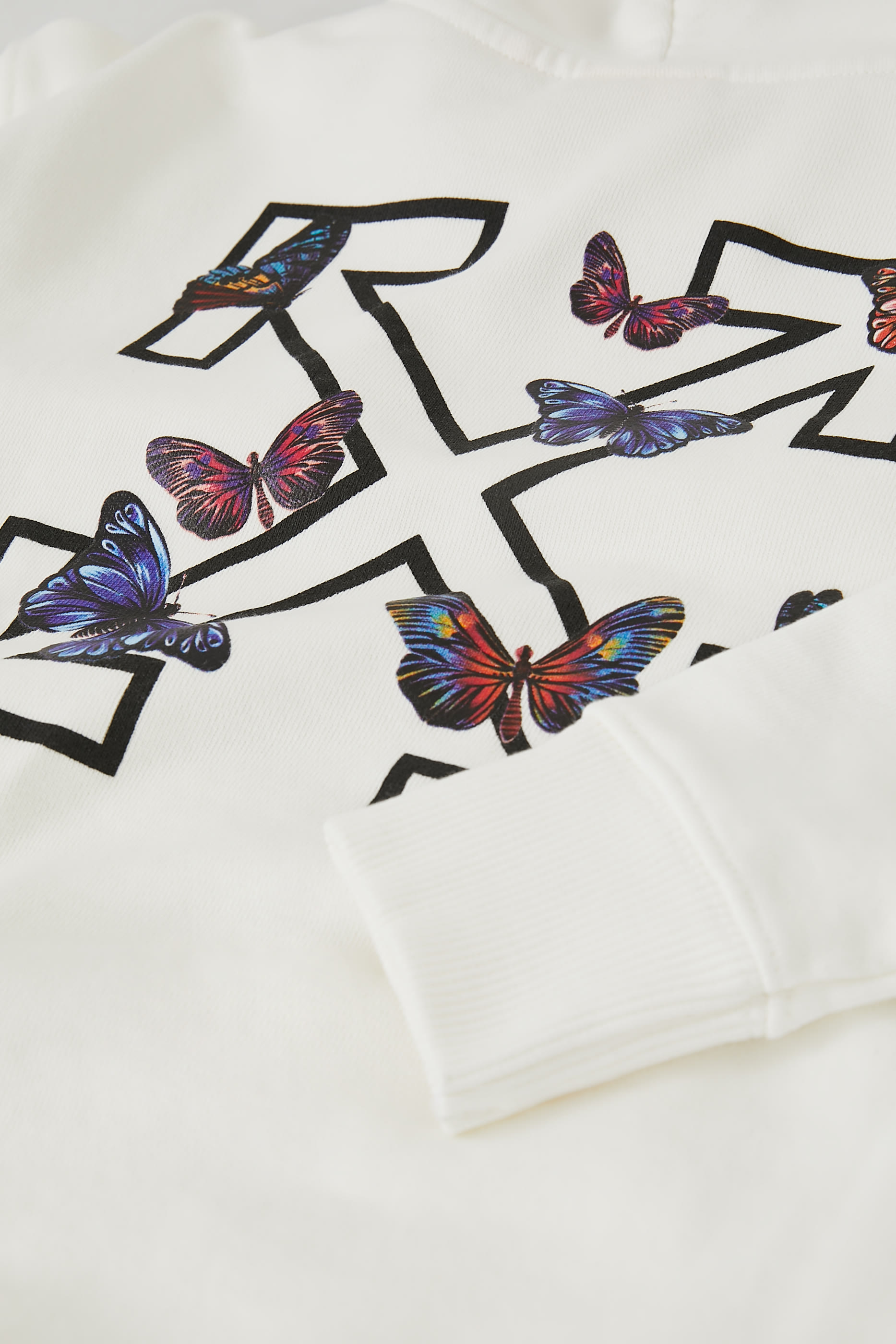 هودي بنقشة فراشة وأسهم للأطفال