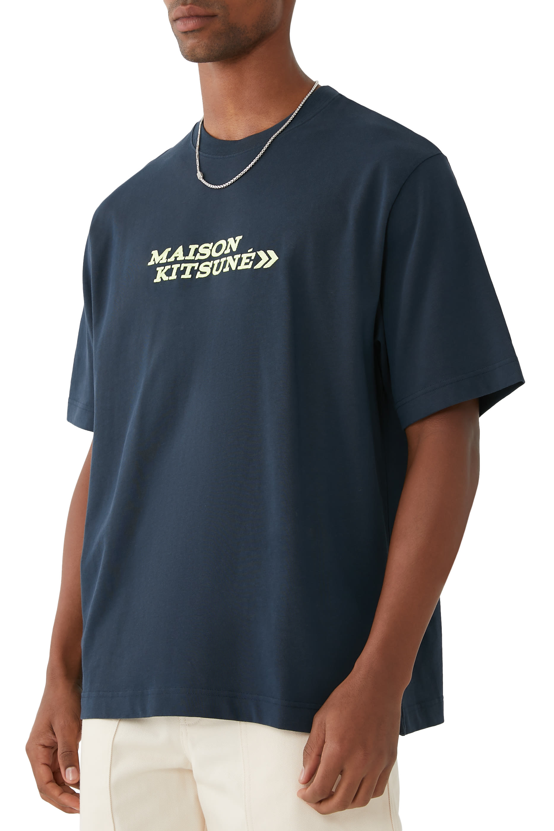 تيشيرت جو فاستر بقصة فضفاضة