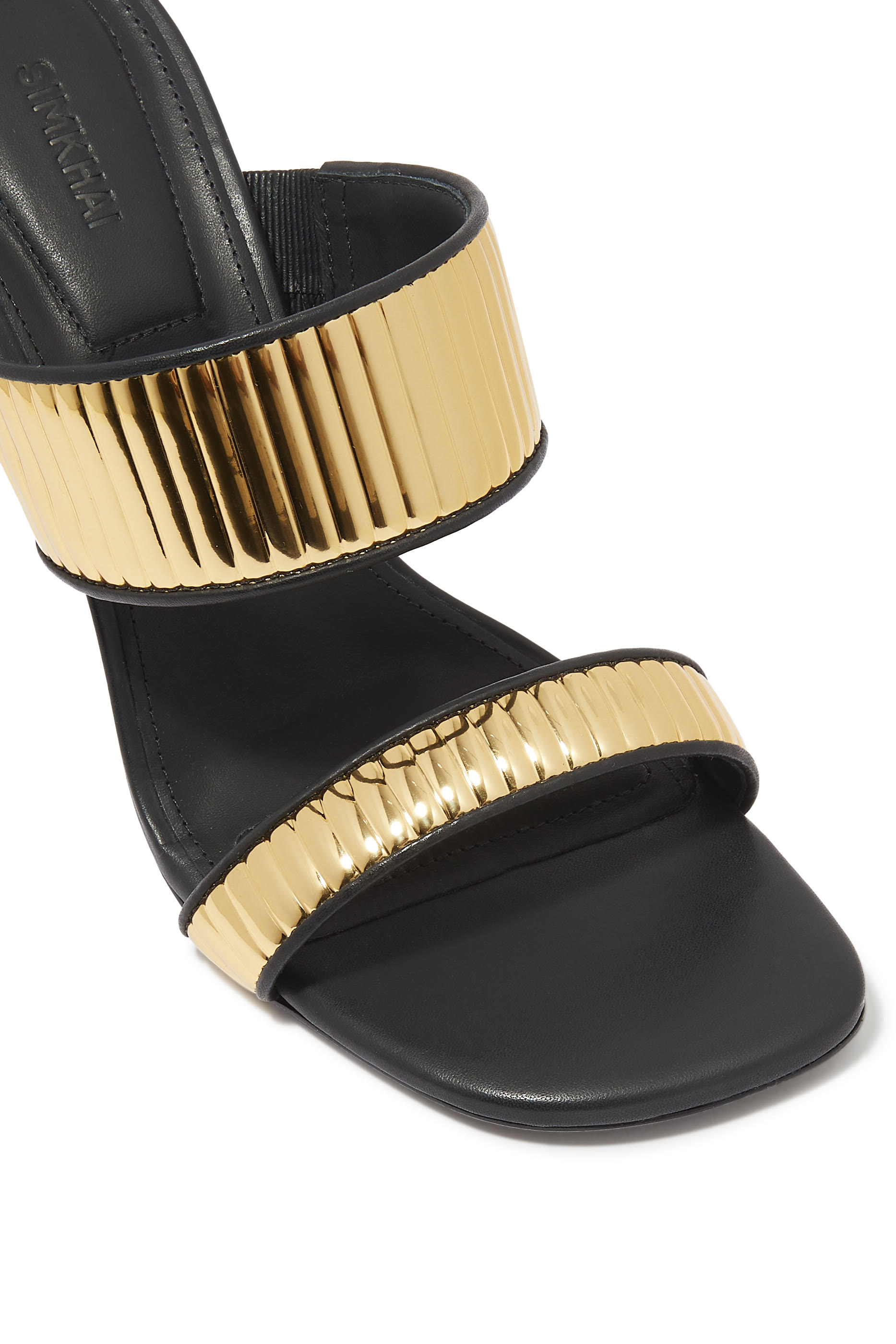 حذاء كارتر 95 مفتوح من الخلف بتفاصيل معدنية