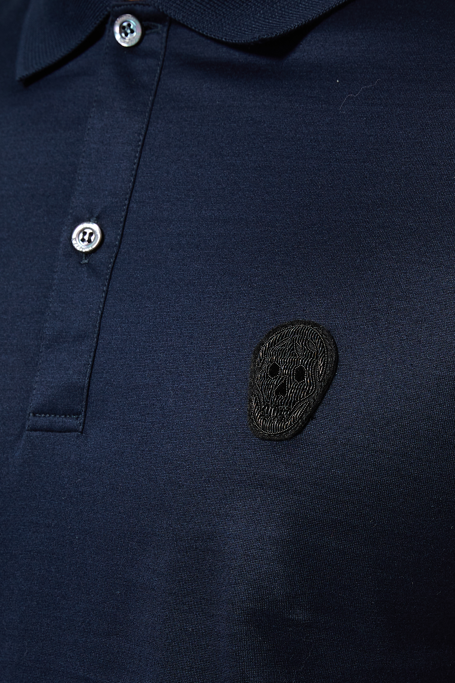 تي شيرت بولو مزين بحياكة