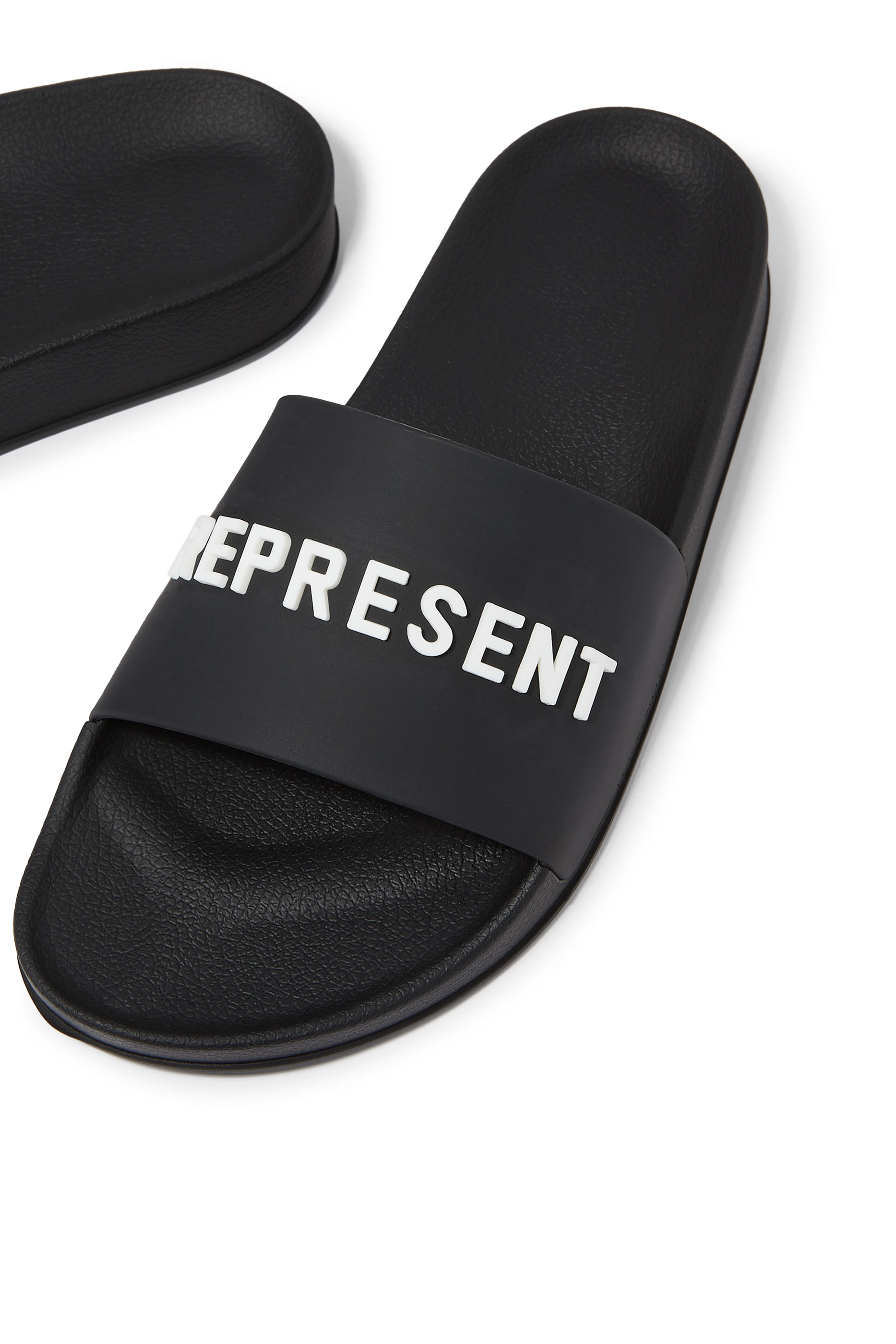 حذاء خفيف بشعار الماركة