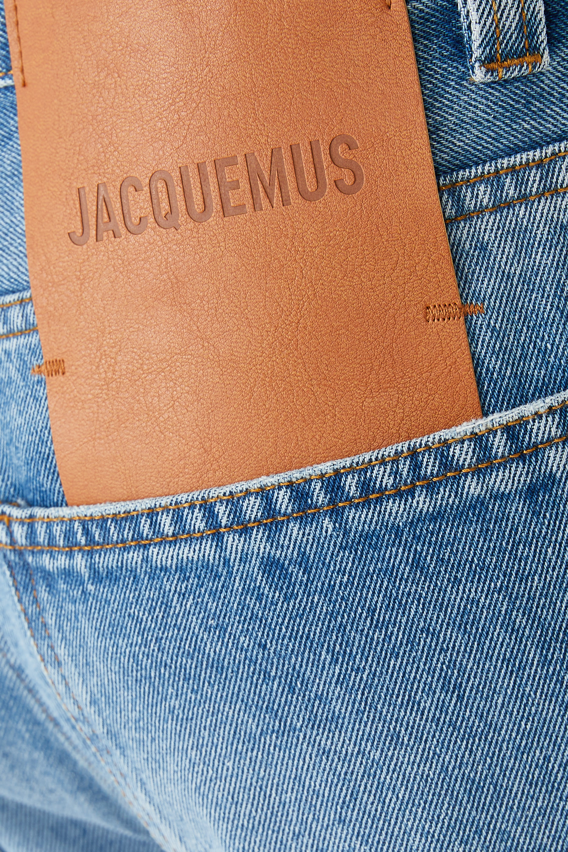 بنطال بقصة ساق واسعة