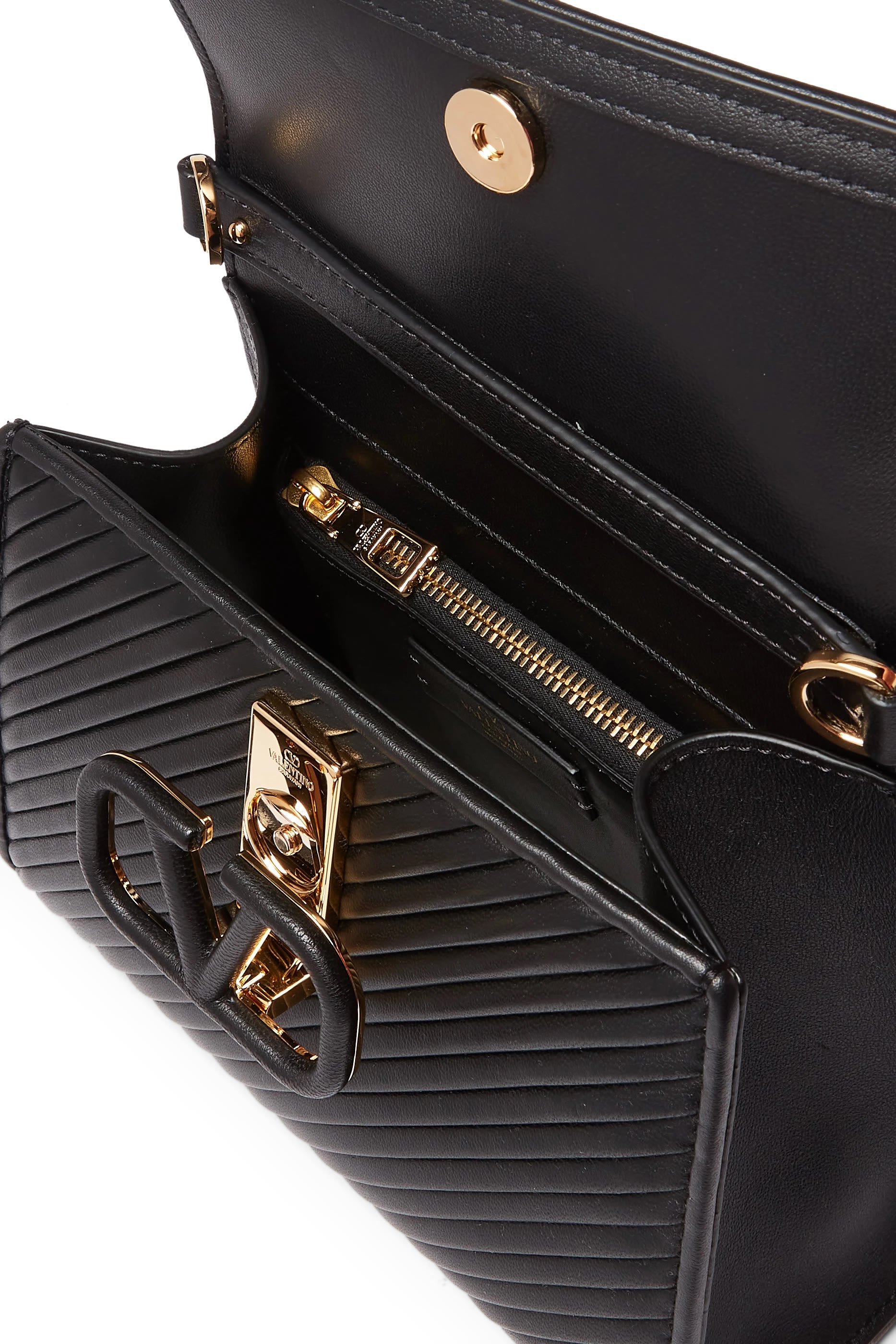 حقيبة يد صغيرة بشعار حرف الماركة