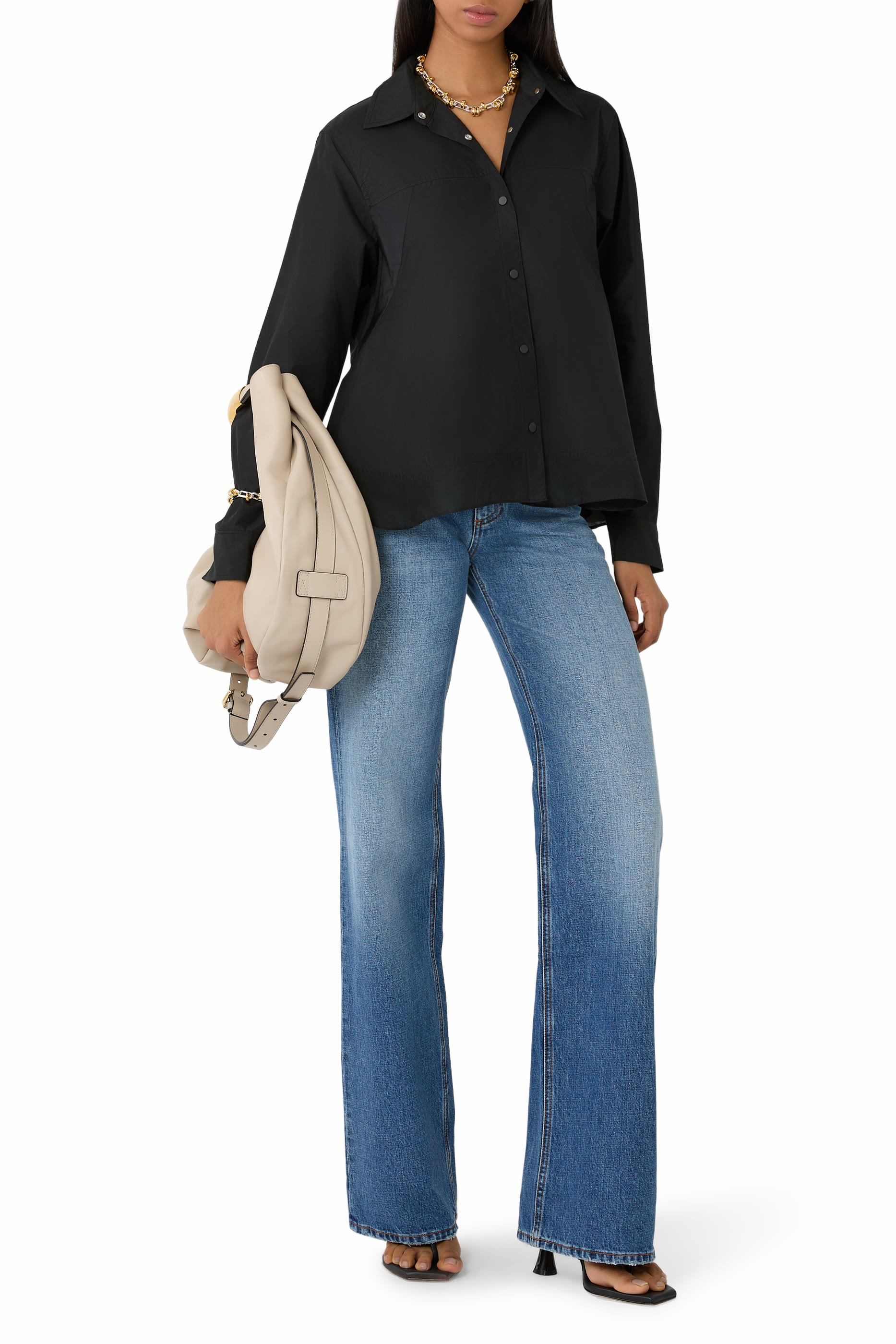 بنطال جينز بقصة واسعة ولون باهت دنيم