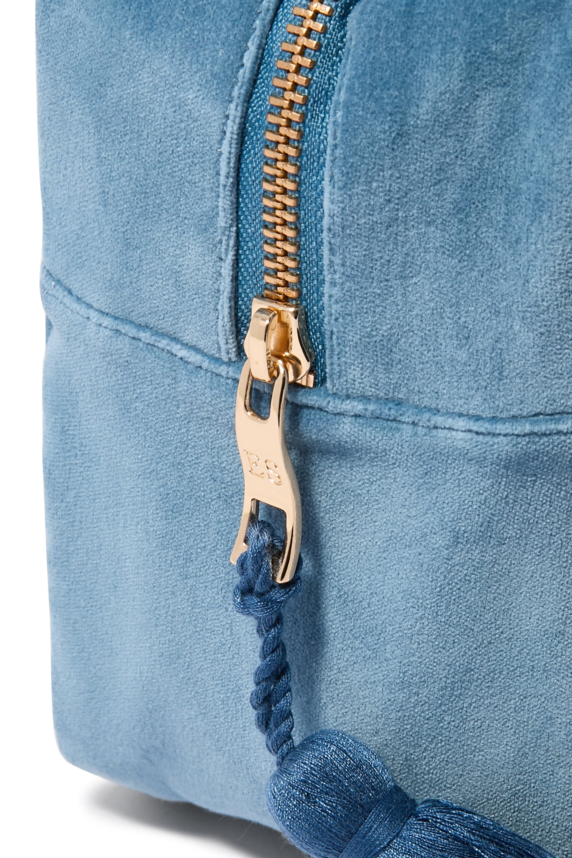 حقيبة مستحضرات عناية شخصية بتطريز بتصميم أسد