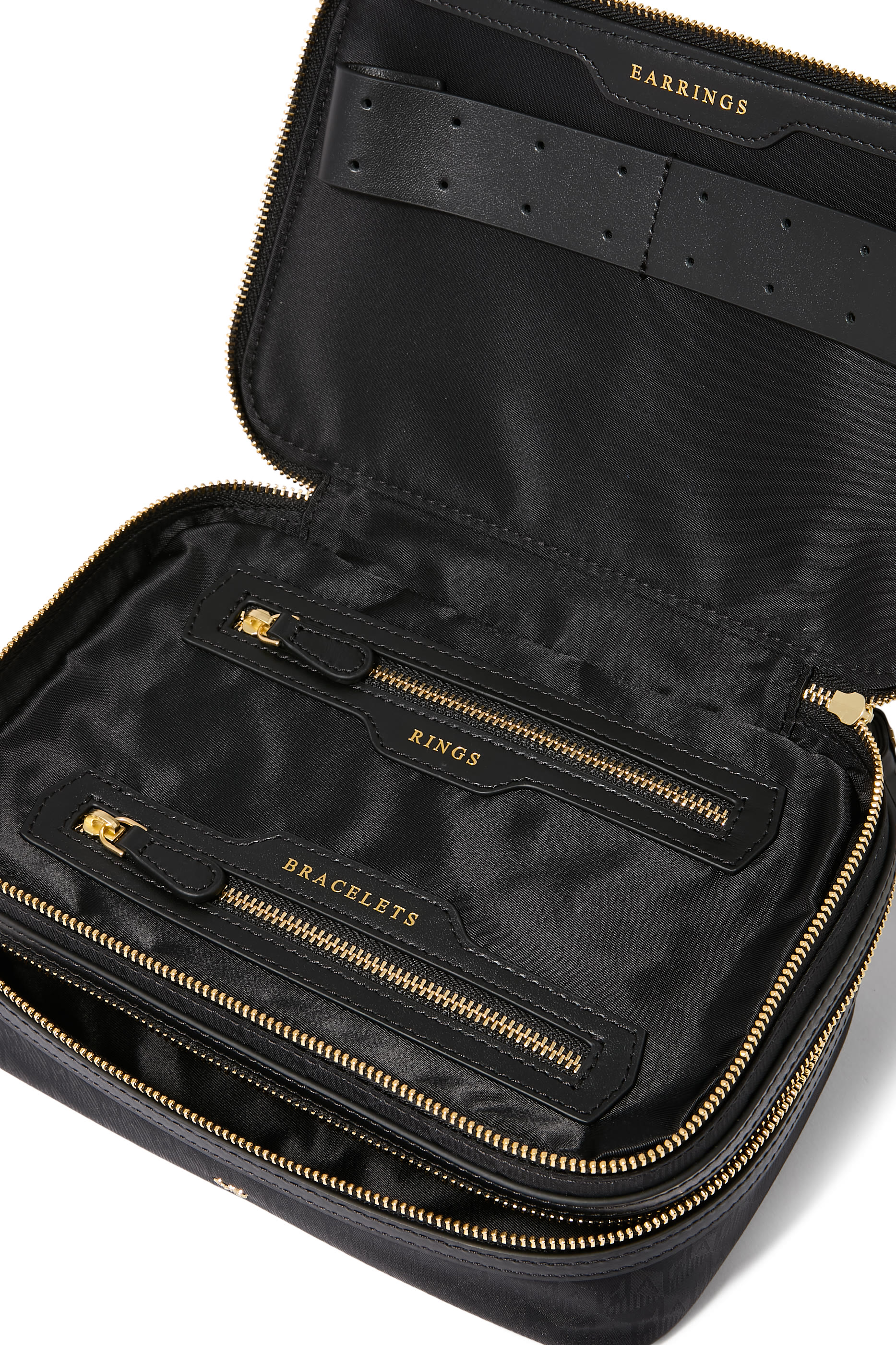  حقيبة مجوهرات صغيرة بشعار الماركة