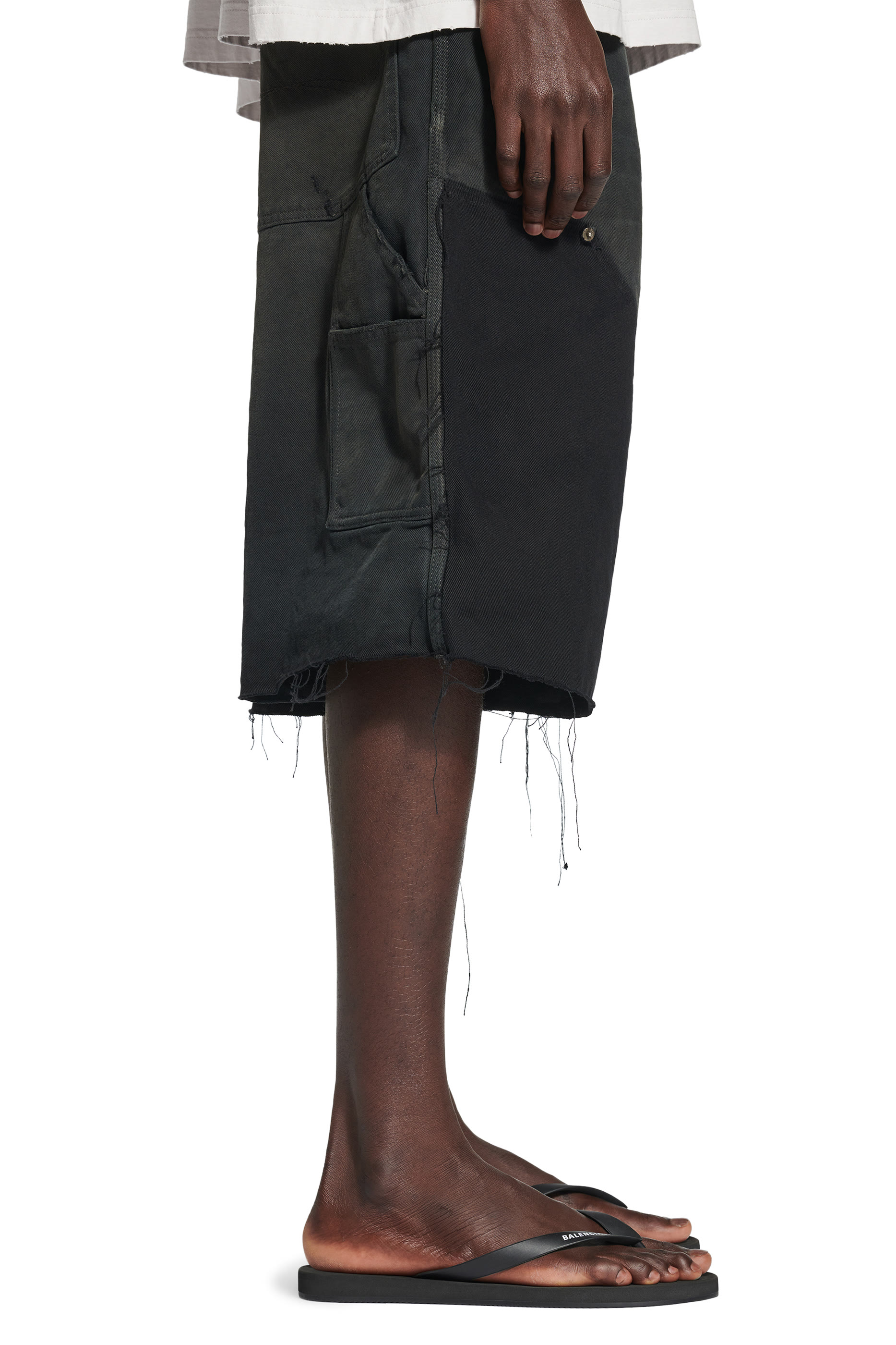 صندل بتصميم ثونج