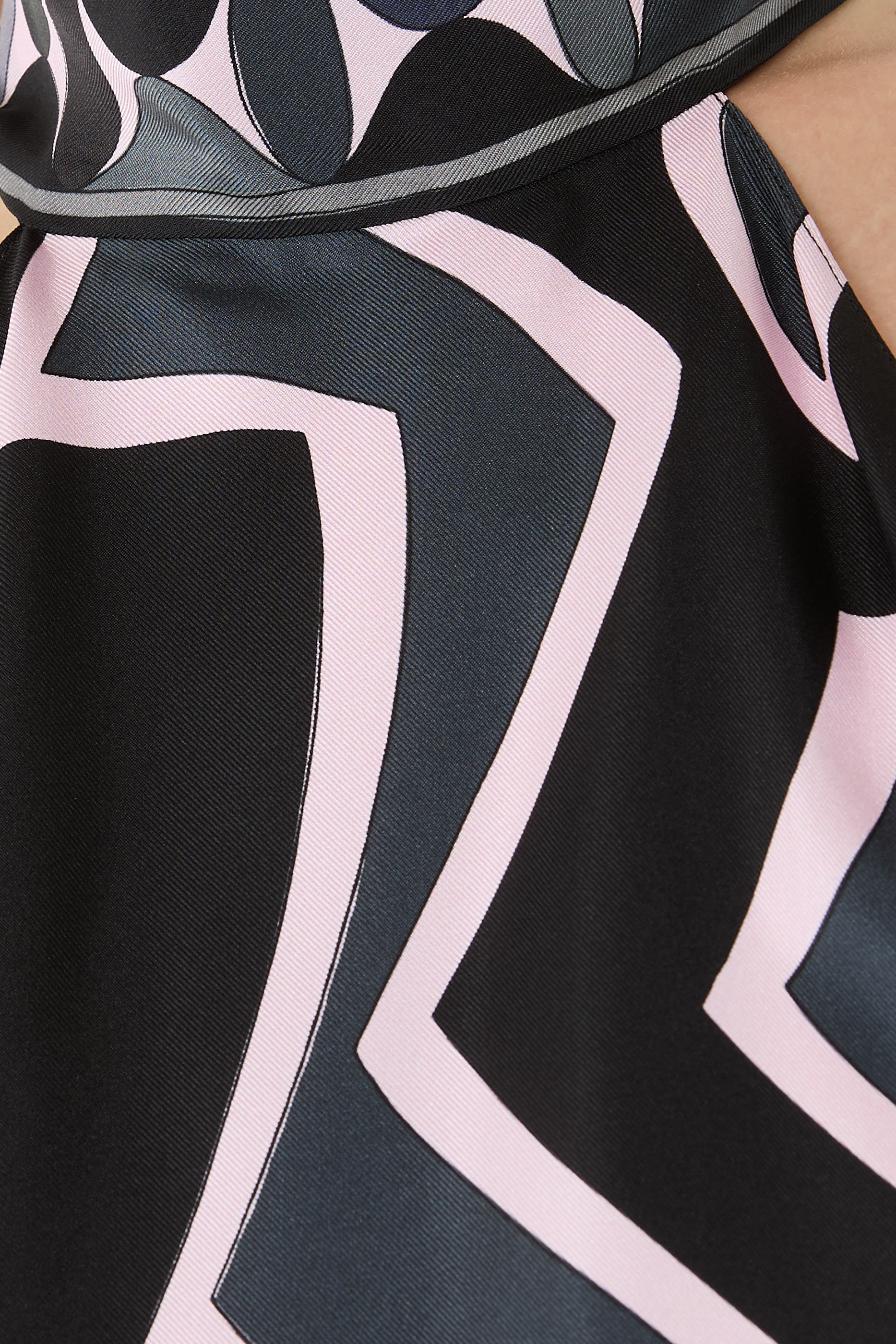 بلوزة بلا أكمام بطبعة لابيرينتو