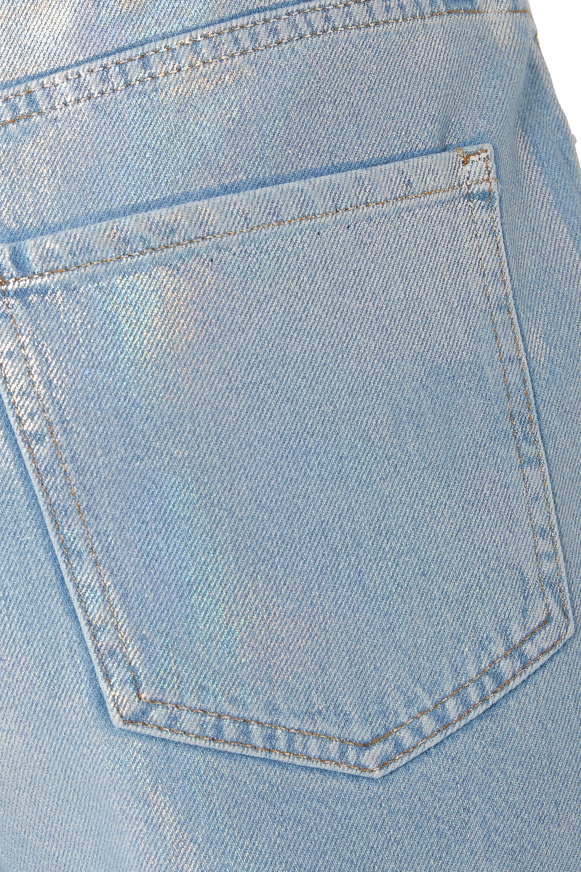 بنطال جينز لو جين بقصة قصيرة