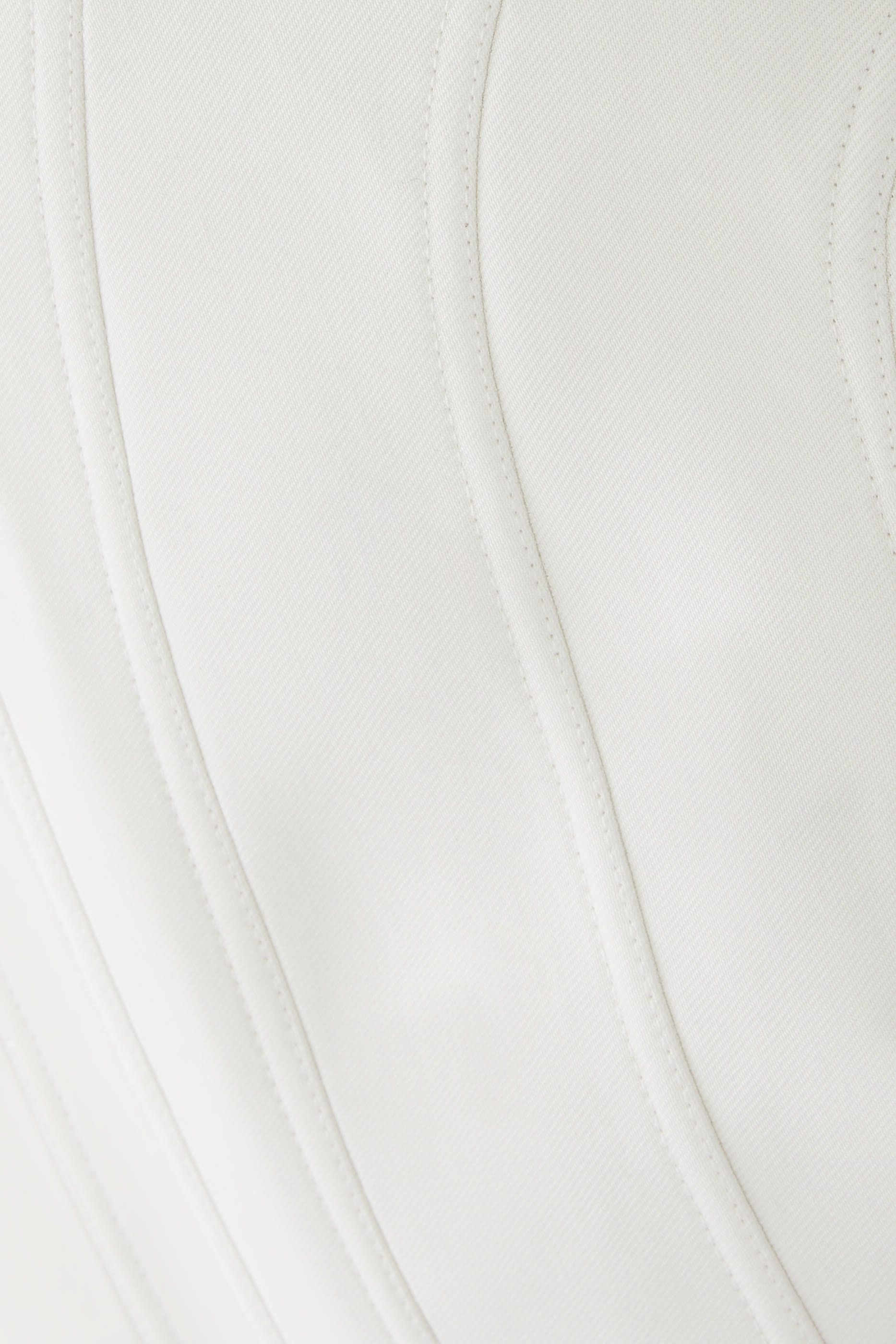 تنورة قصيرة بقصة ملاءمة للجسم