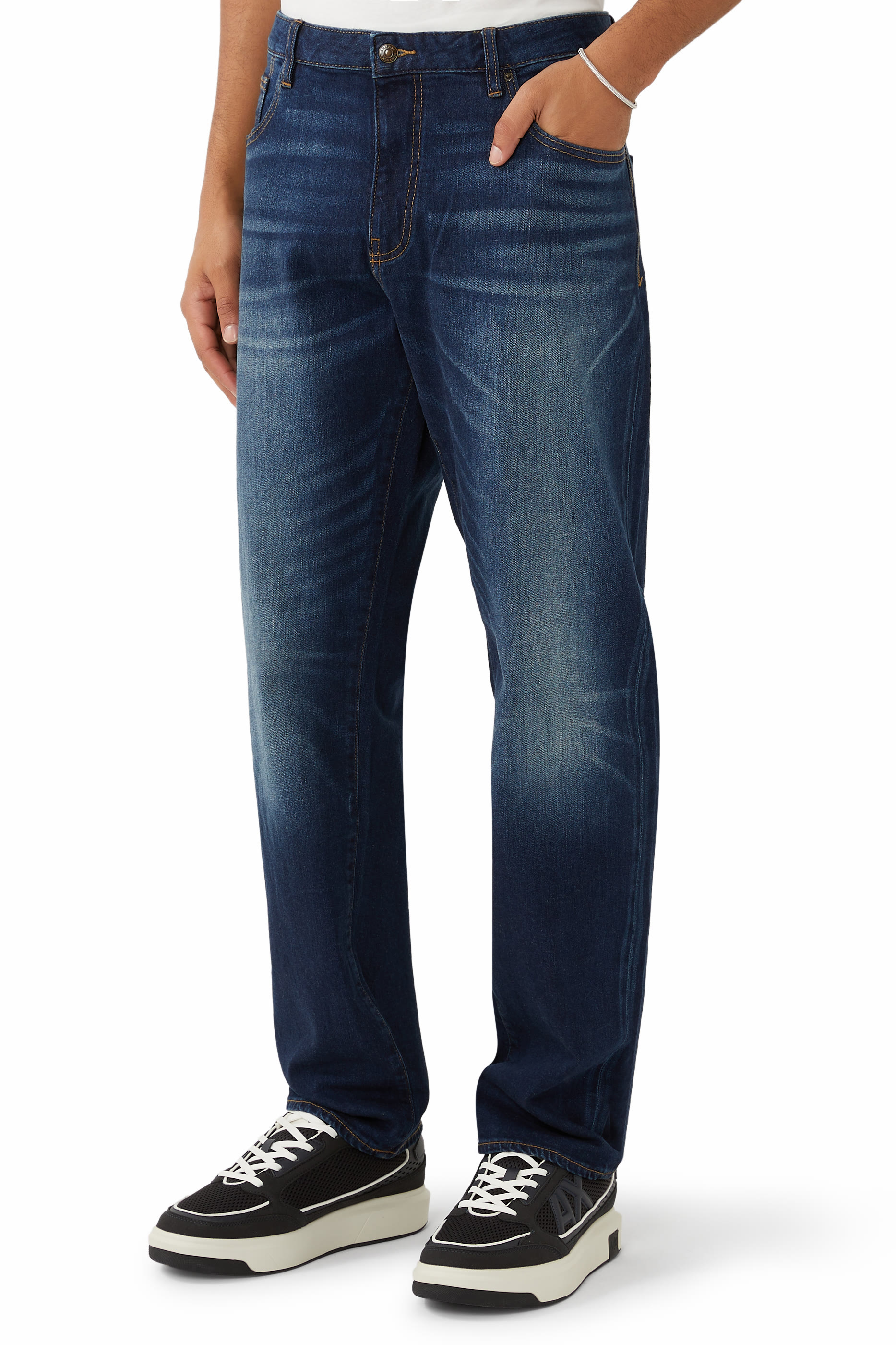 بنطال جينز بقصة ساق مستقيمة