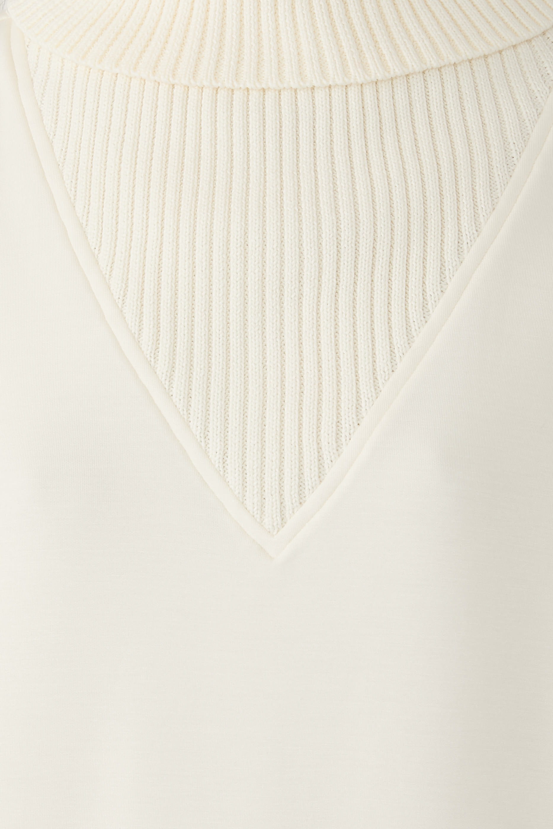 سويت شيرت هانا بياقة عالية