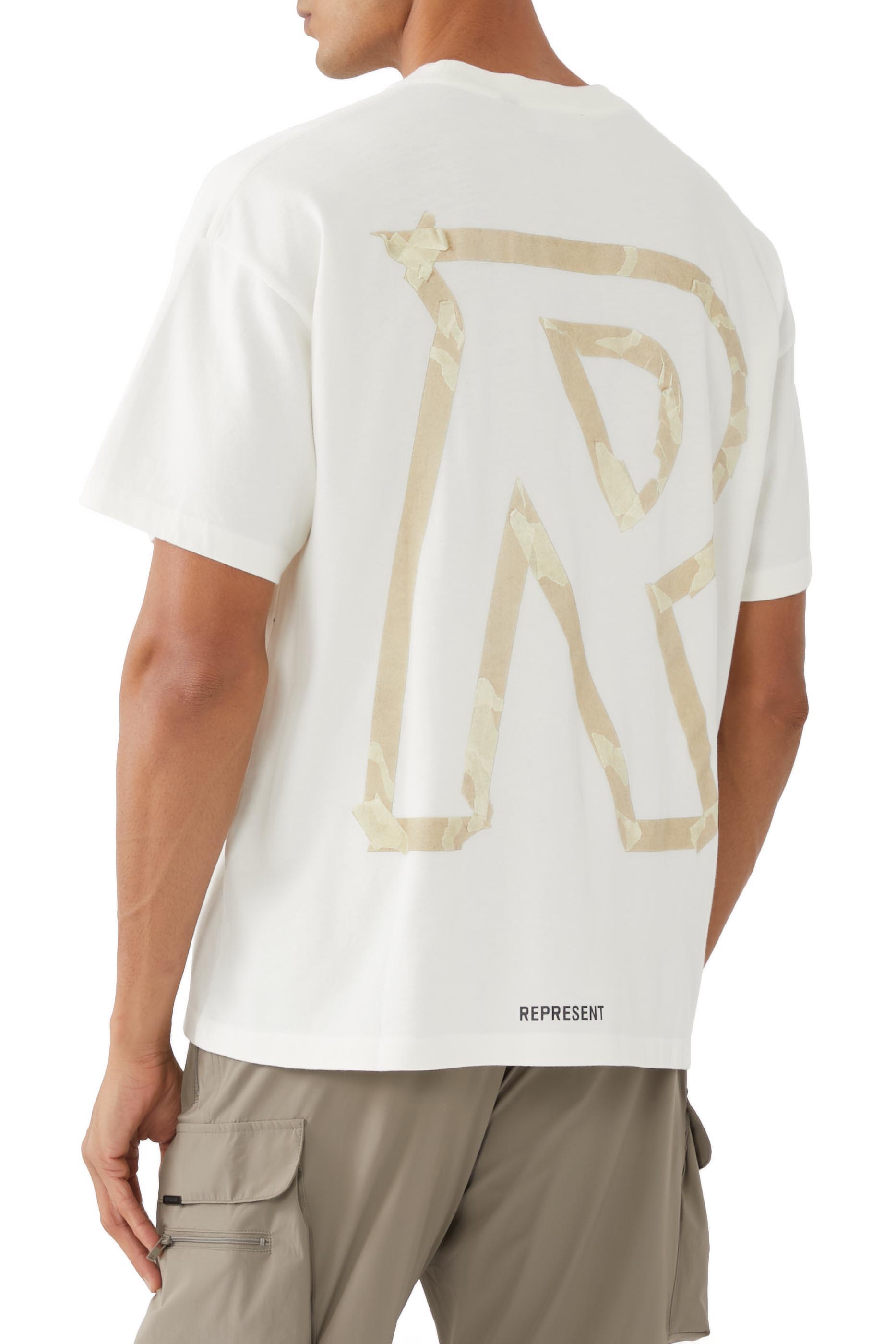 تيشيرت بأحرف الماركة بتصميم شريط لاصق