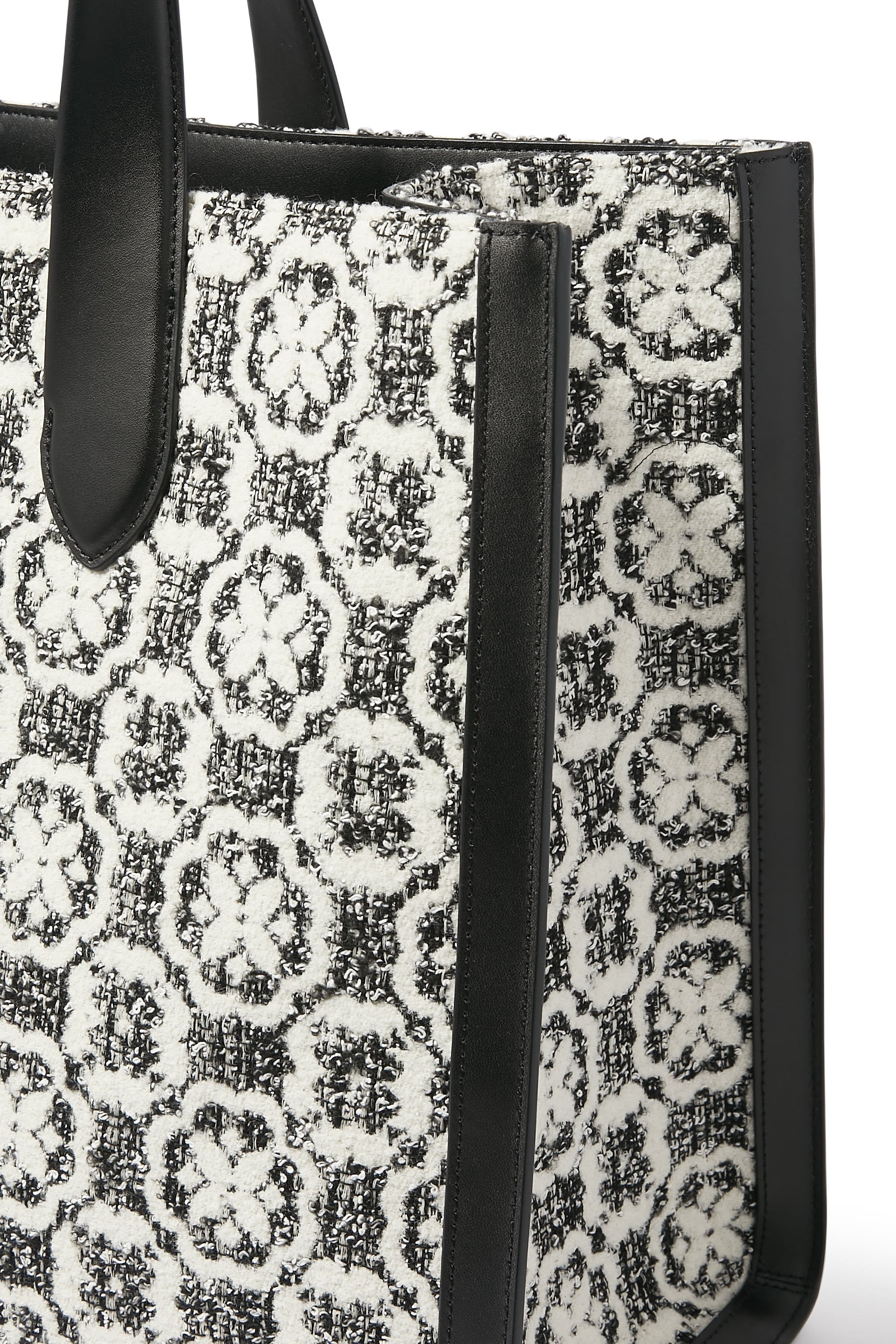 حقيبة يد مانهاتن كبيرة بنقشة زهور وقلوب بستونية