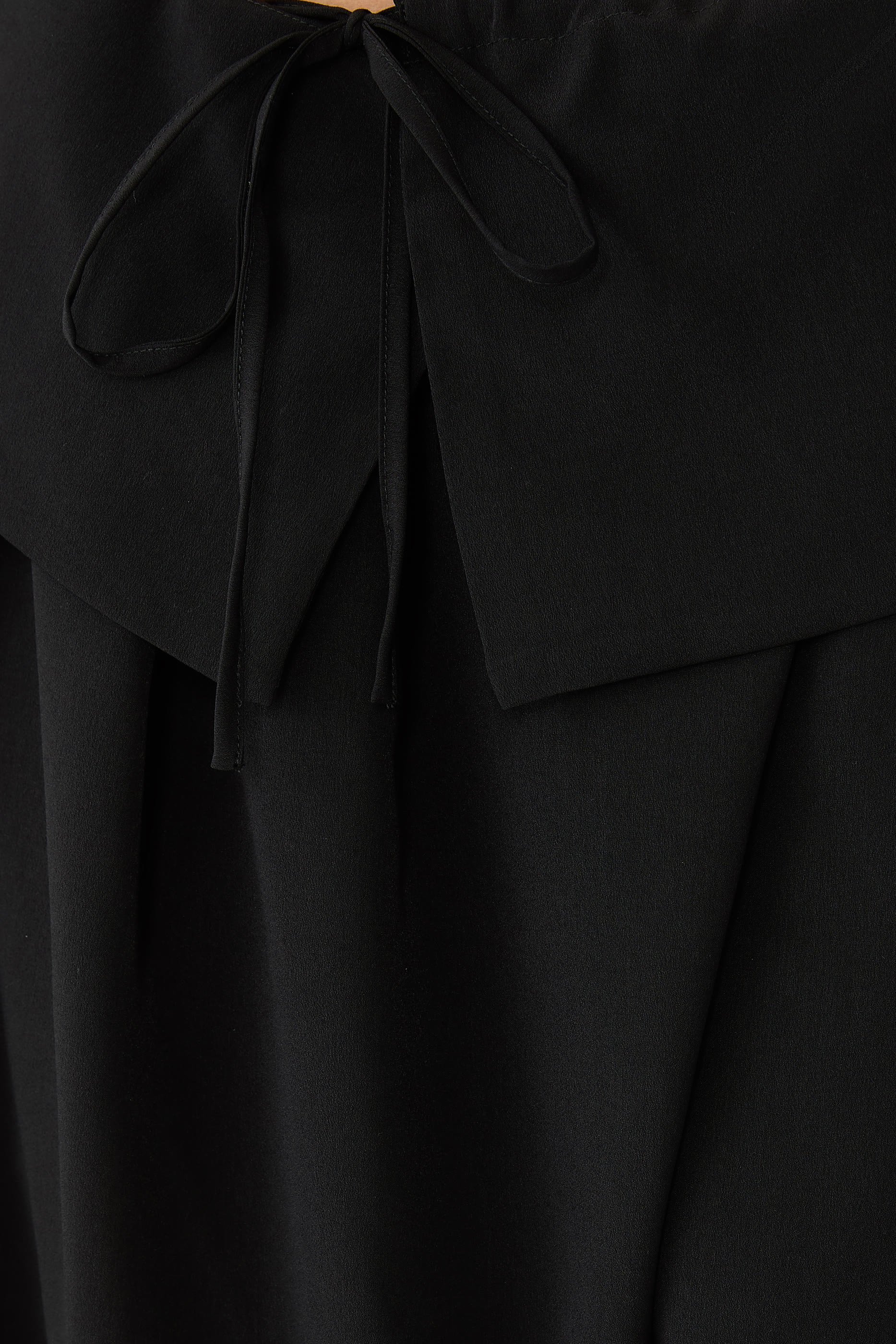 بنطال بقصة ساق واسعة