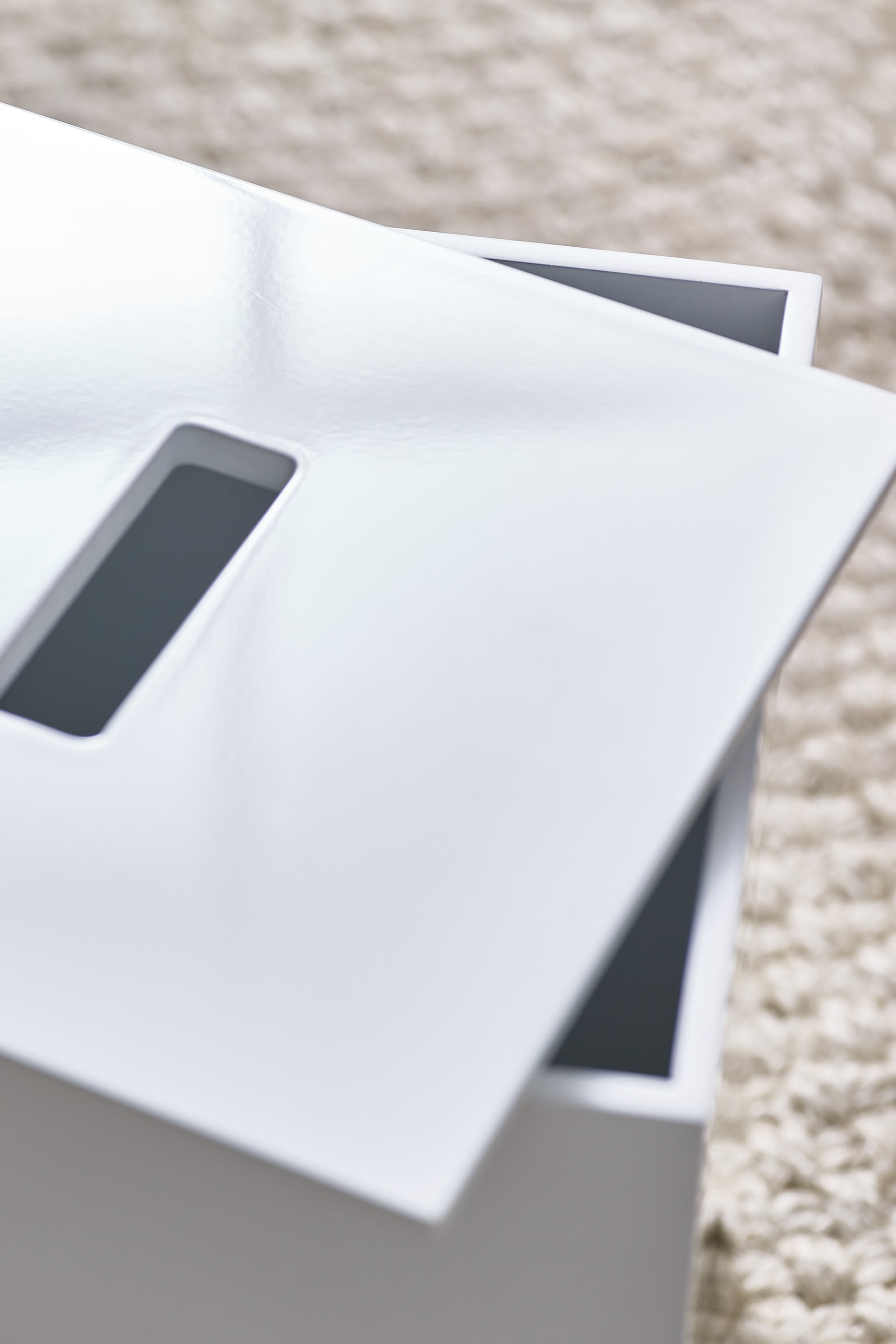 سلة مهملات مطلية