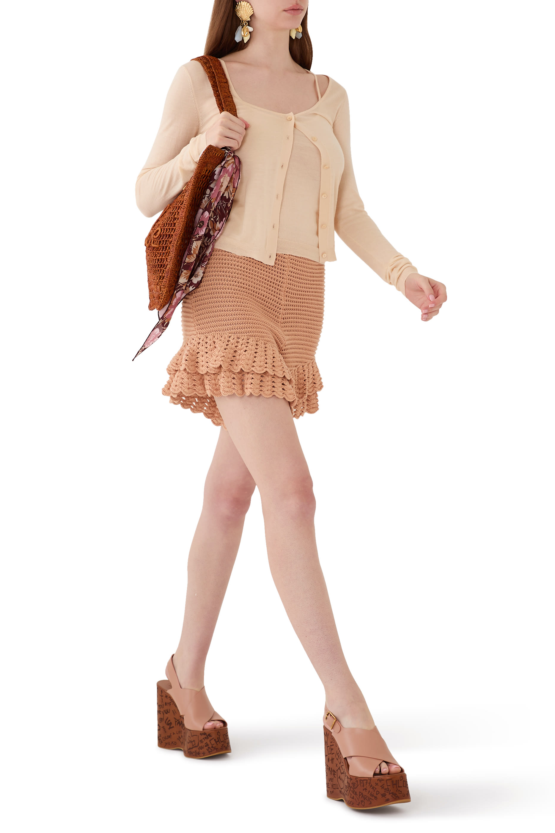 شورت قصير بكشكش من نسيج كروشيه 