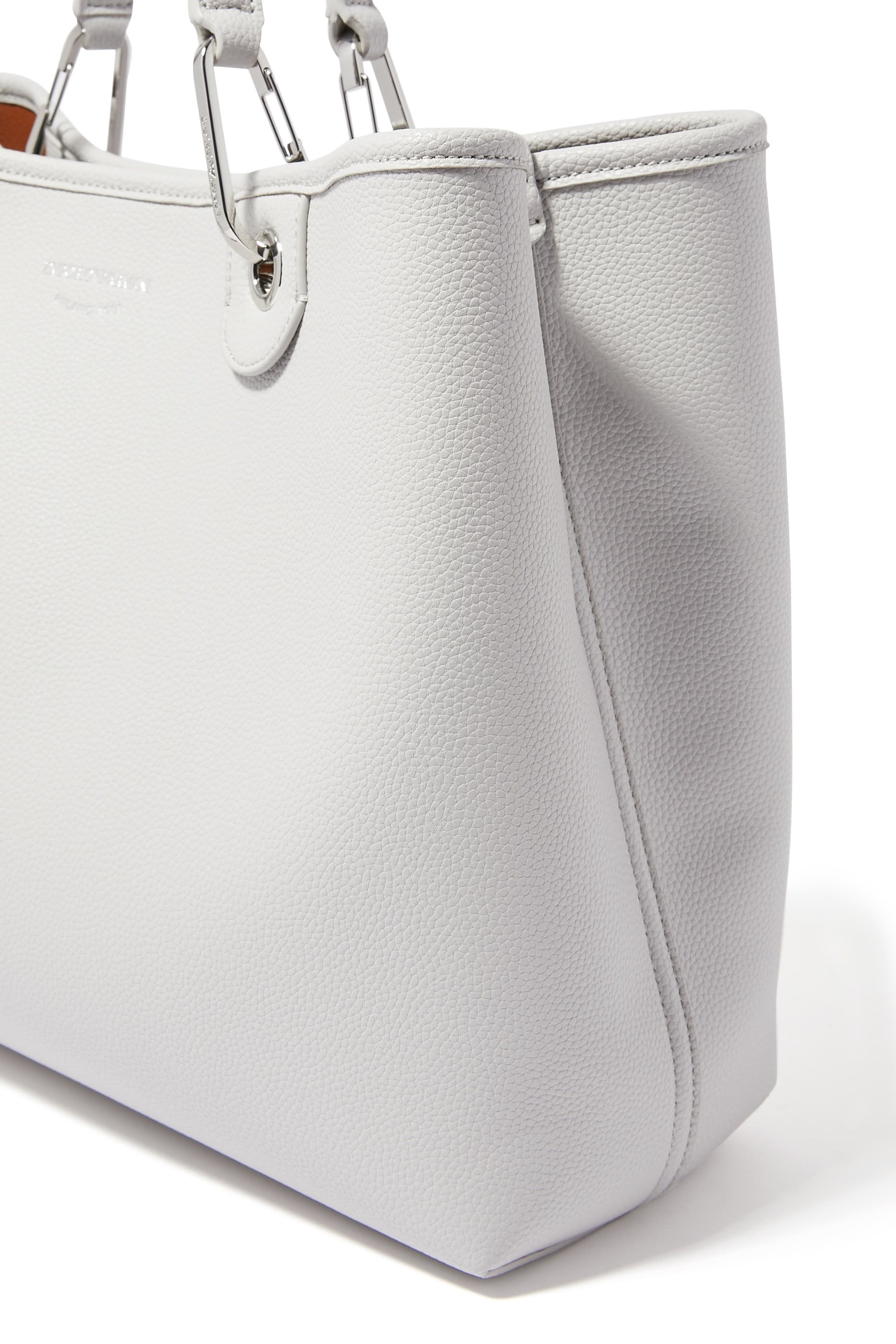 حقيبة يد بشعار الماركة