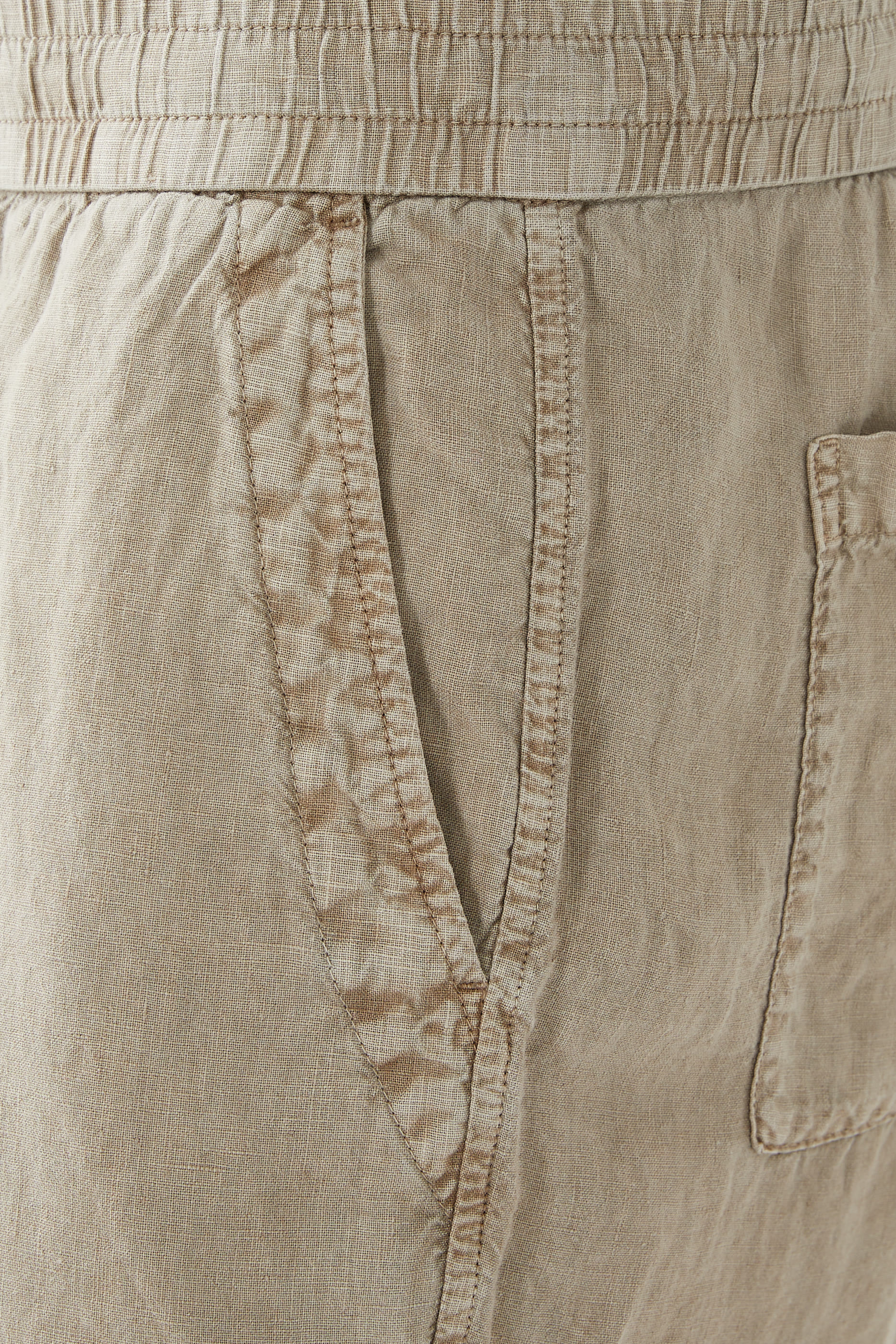 شورت بقصة مريحة كتان