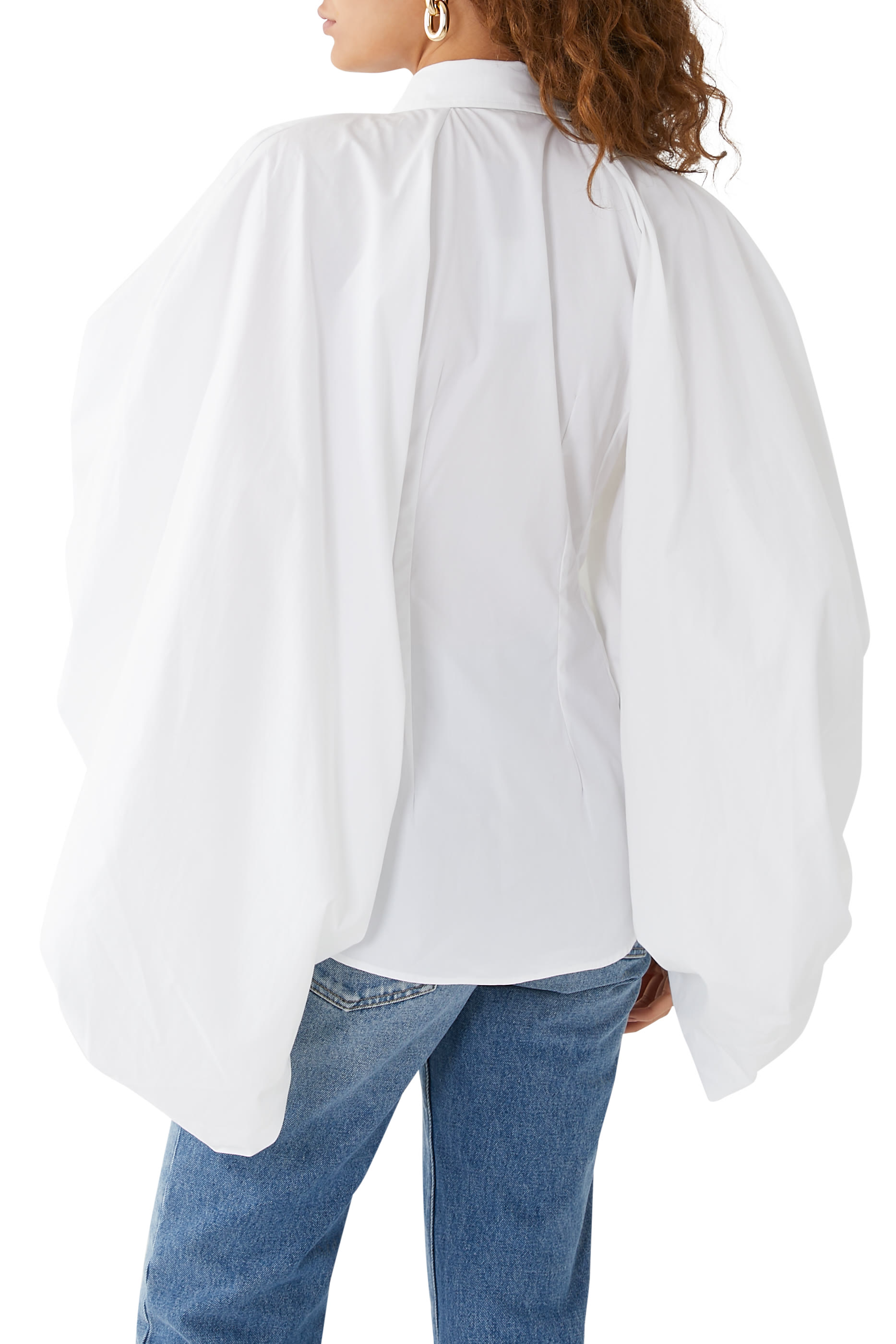 قميص ملفوف بأكمام كبيرة