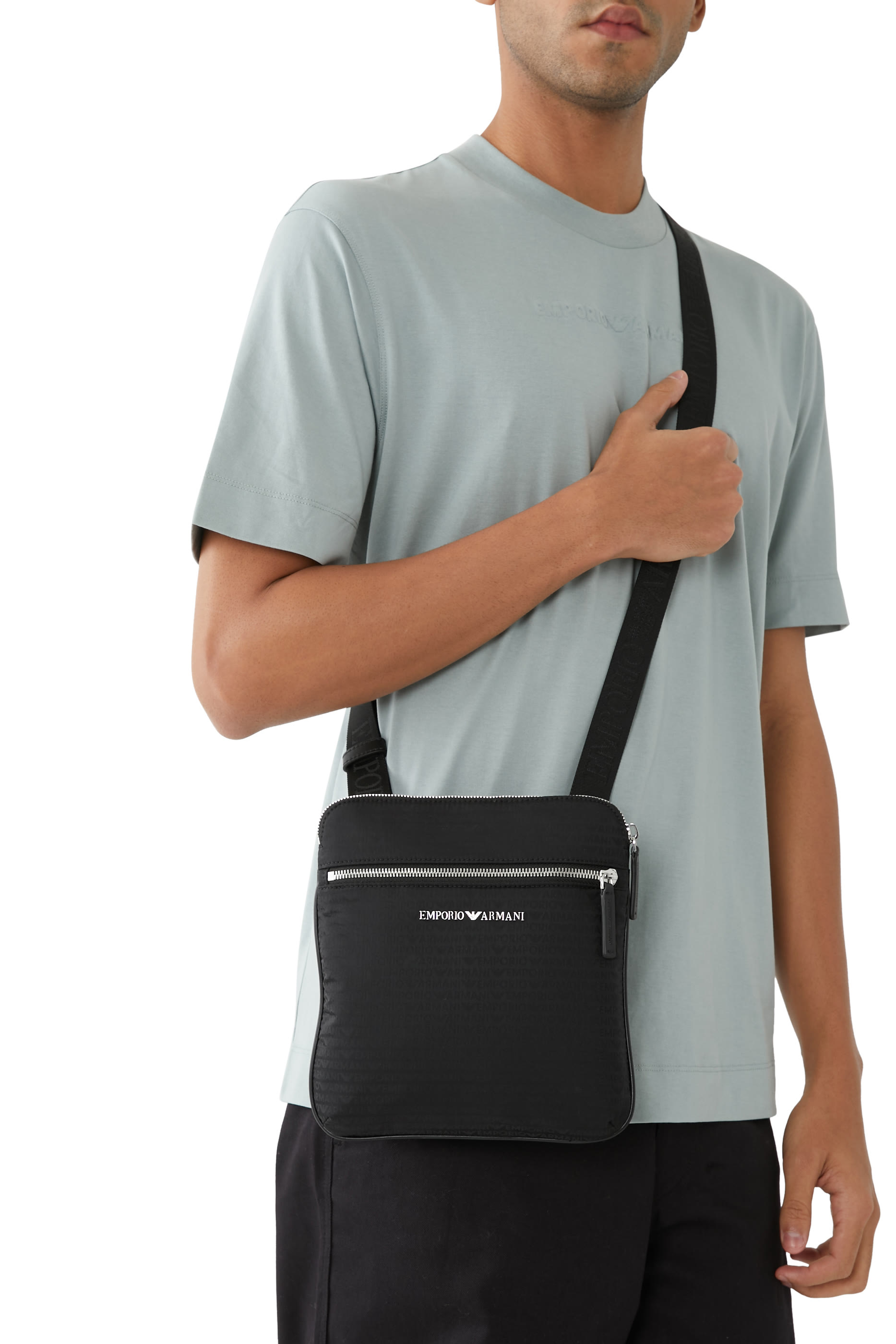 حقيبة كتف بتصميم مسطح وحروف شعار الماركة نايلون