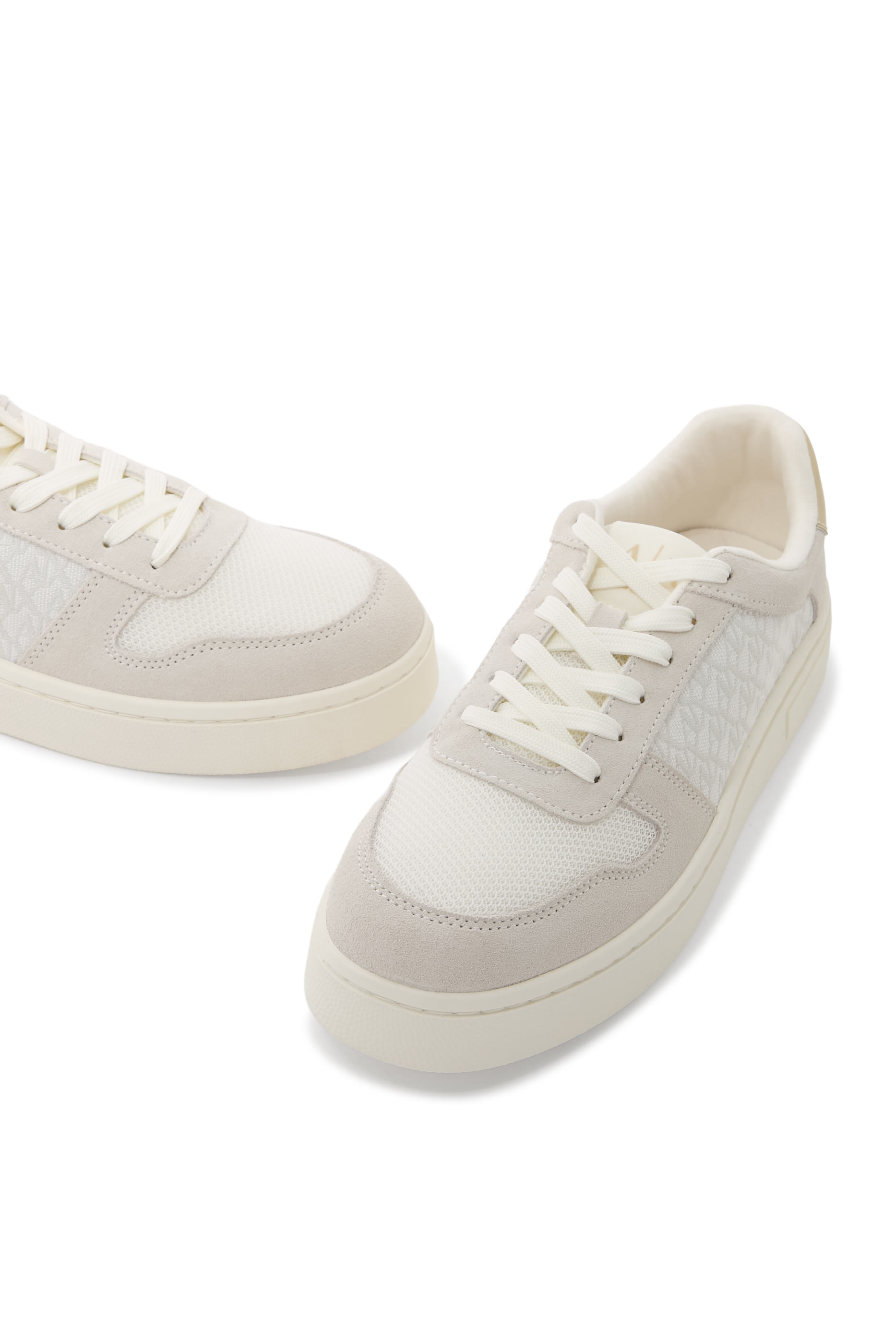 سنيكرز لندن بشعار الماركة