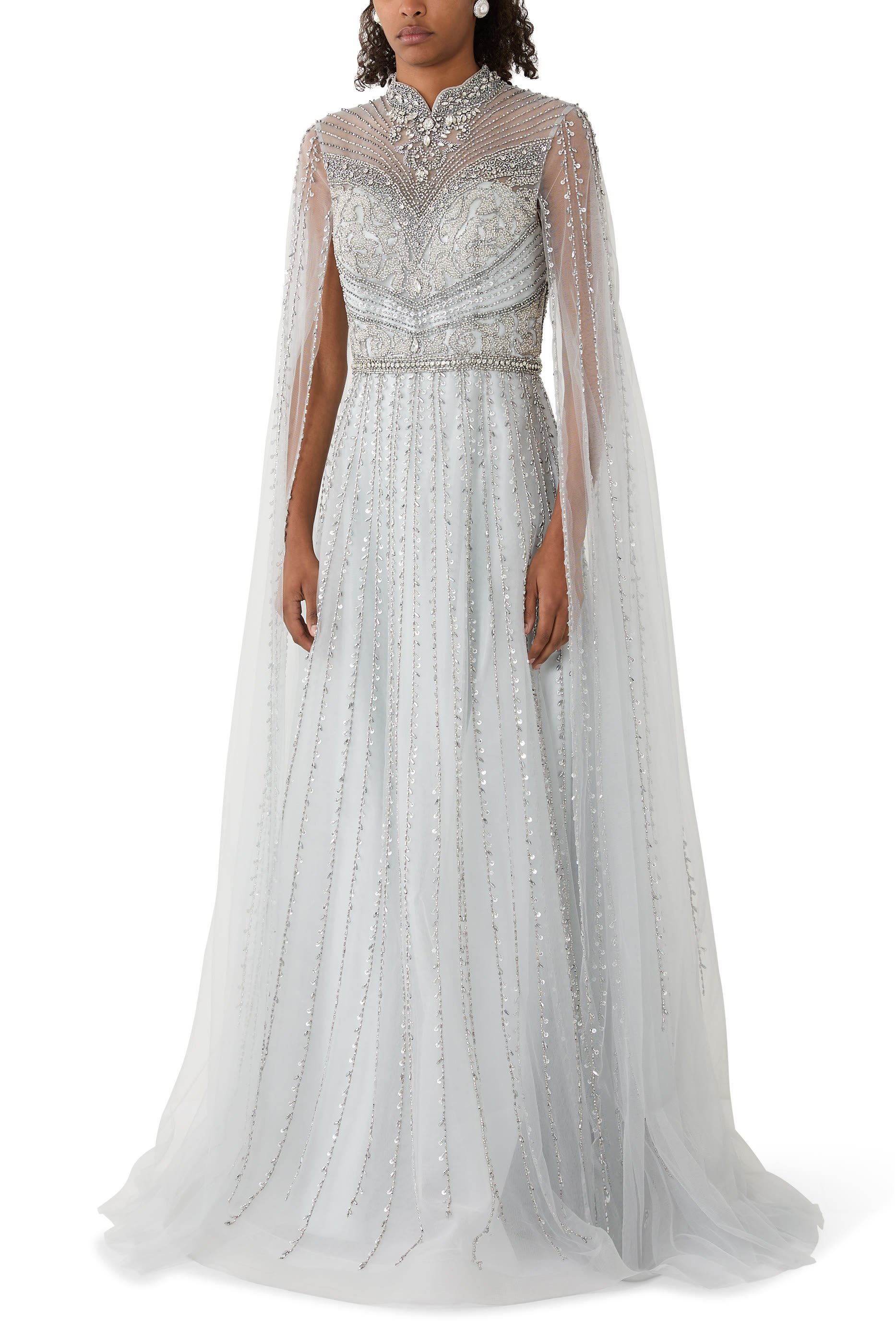 فستان سهرة بأكمام كاب