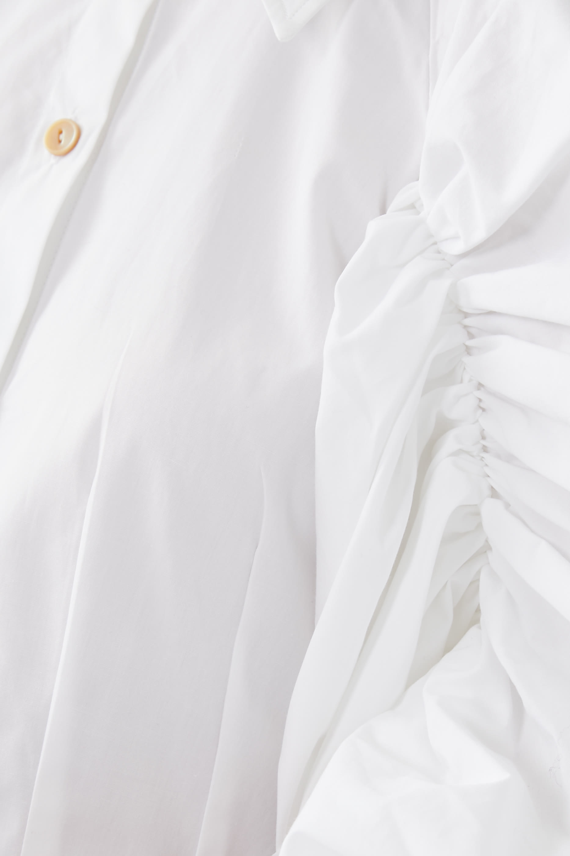 قميص ملفوف بأكمام كبيرة