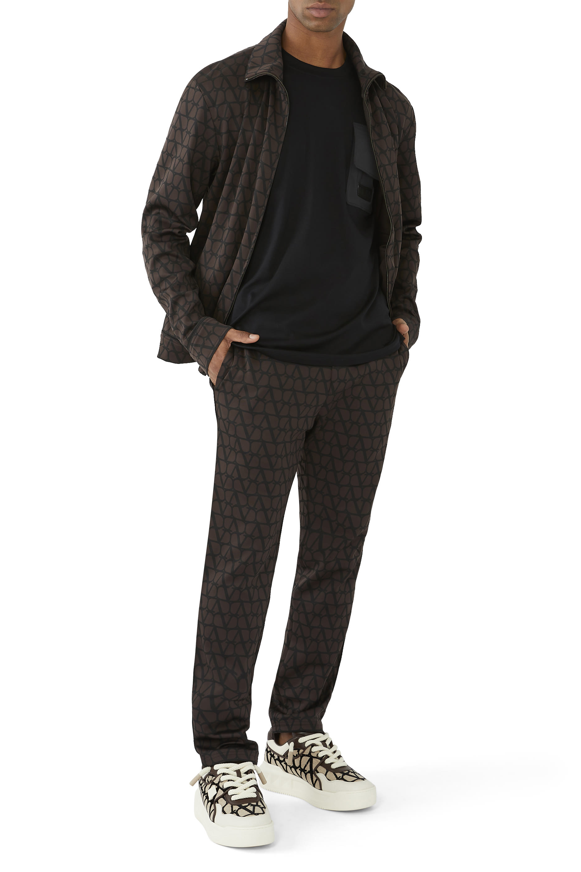 سنيكرز بكاحل منخفض بحلية هرمية مقاس XL