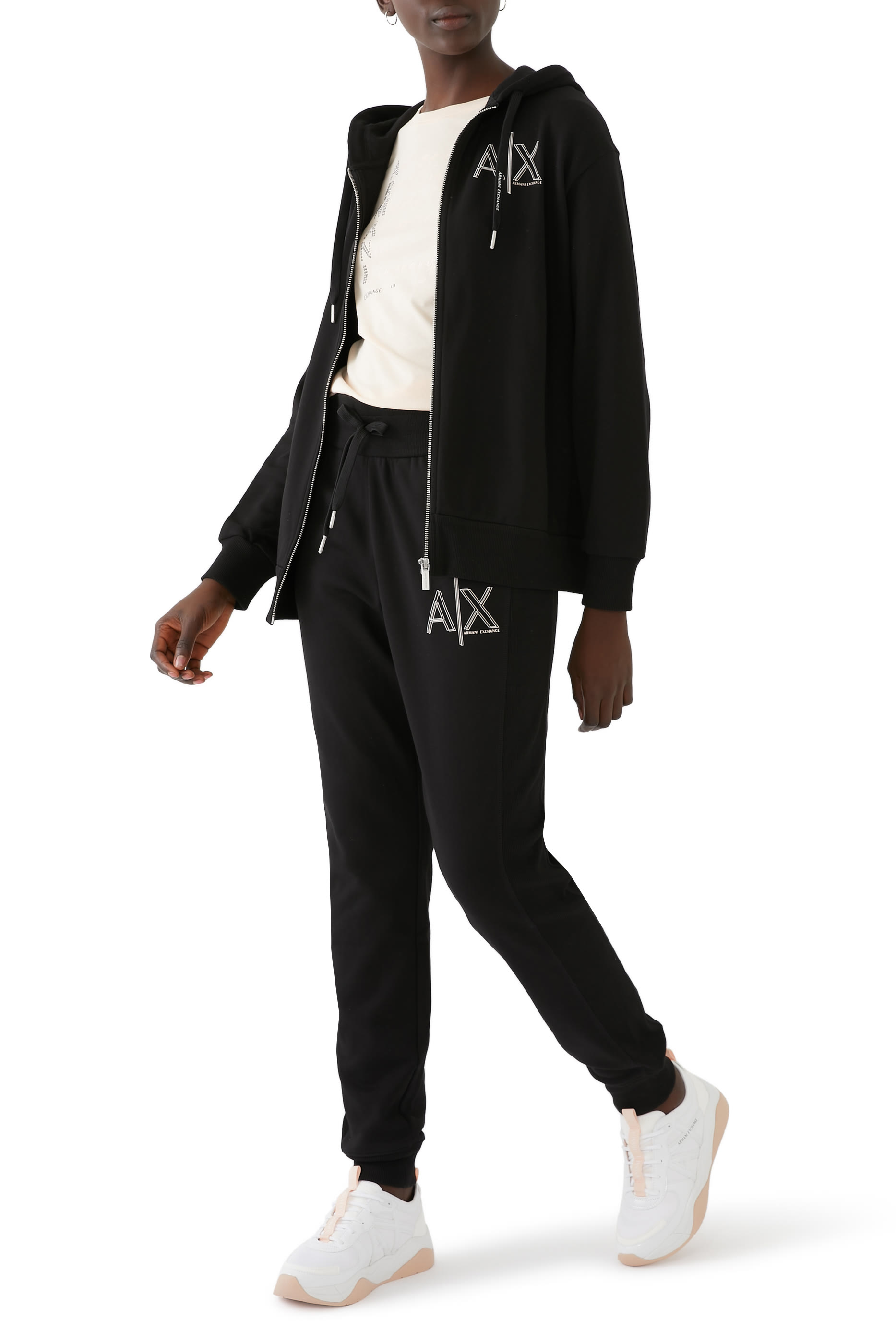 هودي بسحاب وشعار الماركة