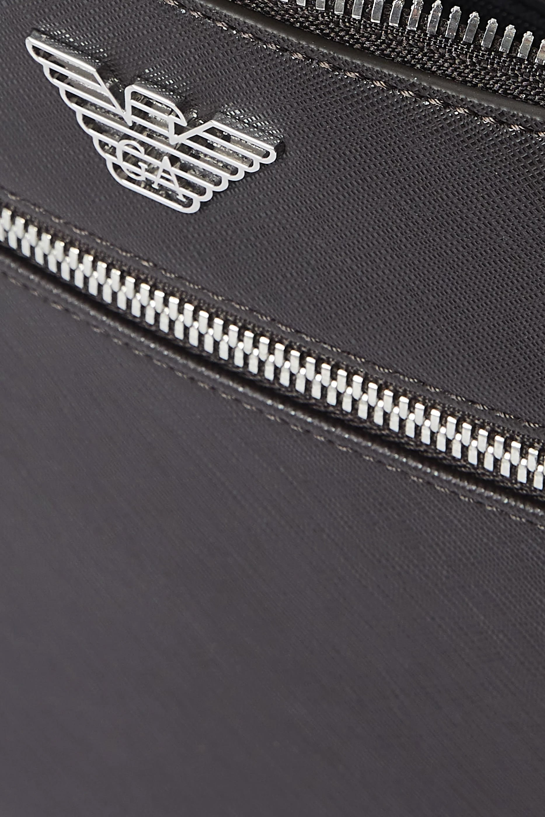 حقيبة كتف مسطحة اي في سي بحلية بشعار النسر جلد سافيانو