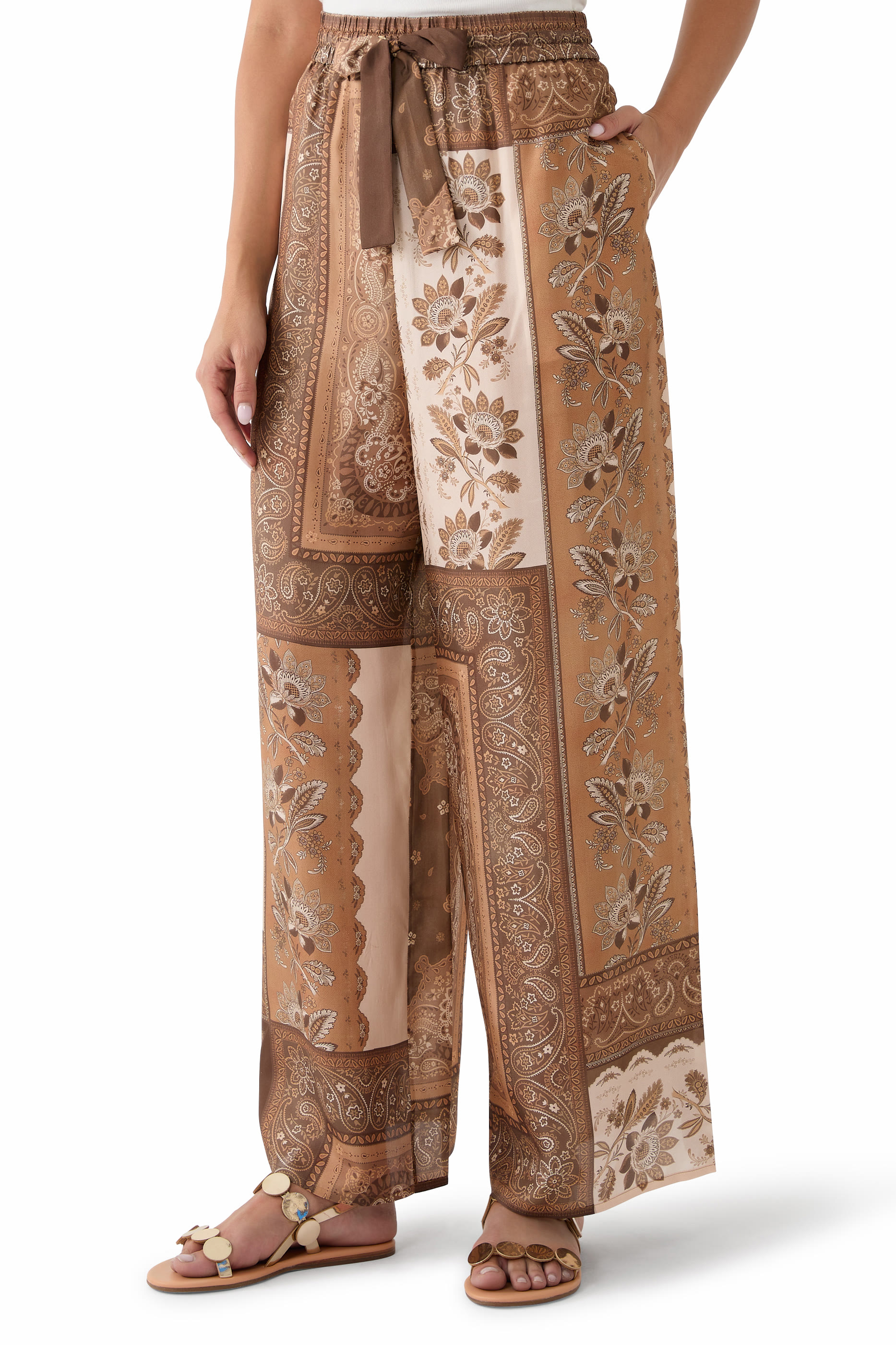 بنطال لاكي بقصة مريحة