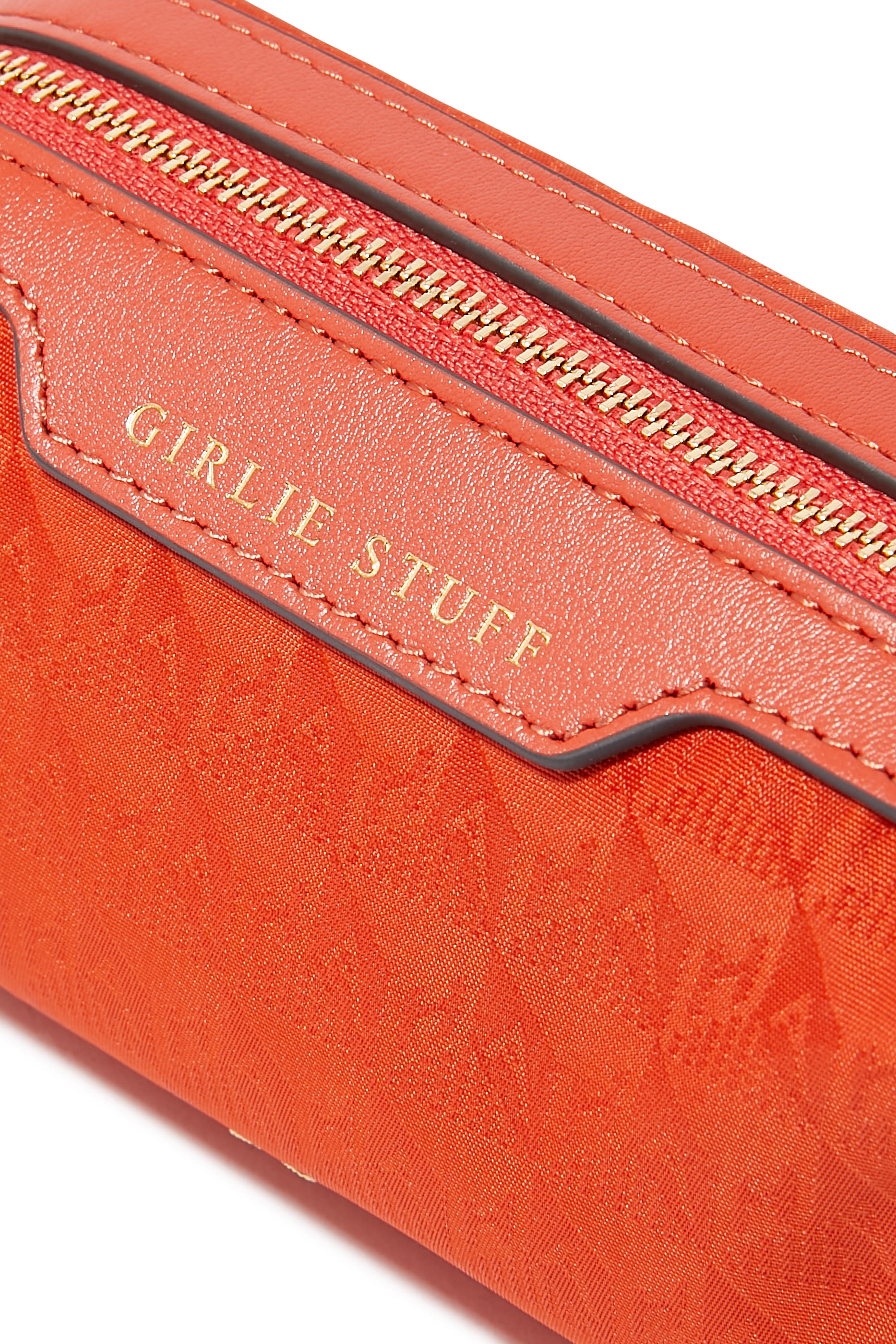 حقيبة صغيرة جيرلي ستاف بشعار الماركة