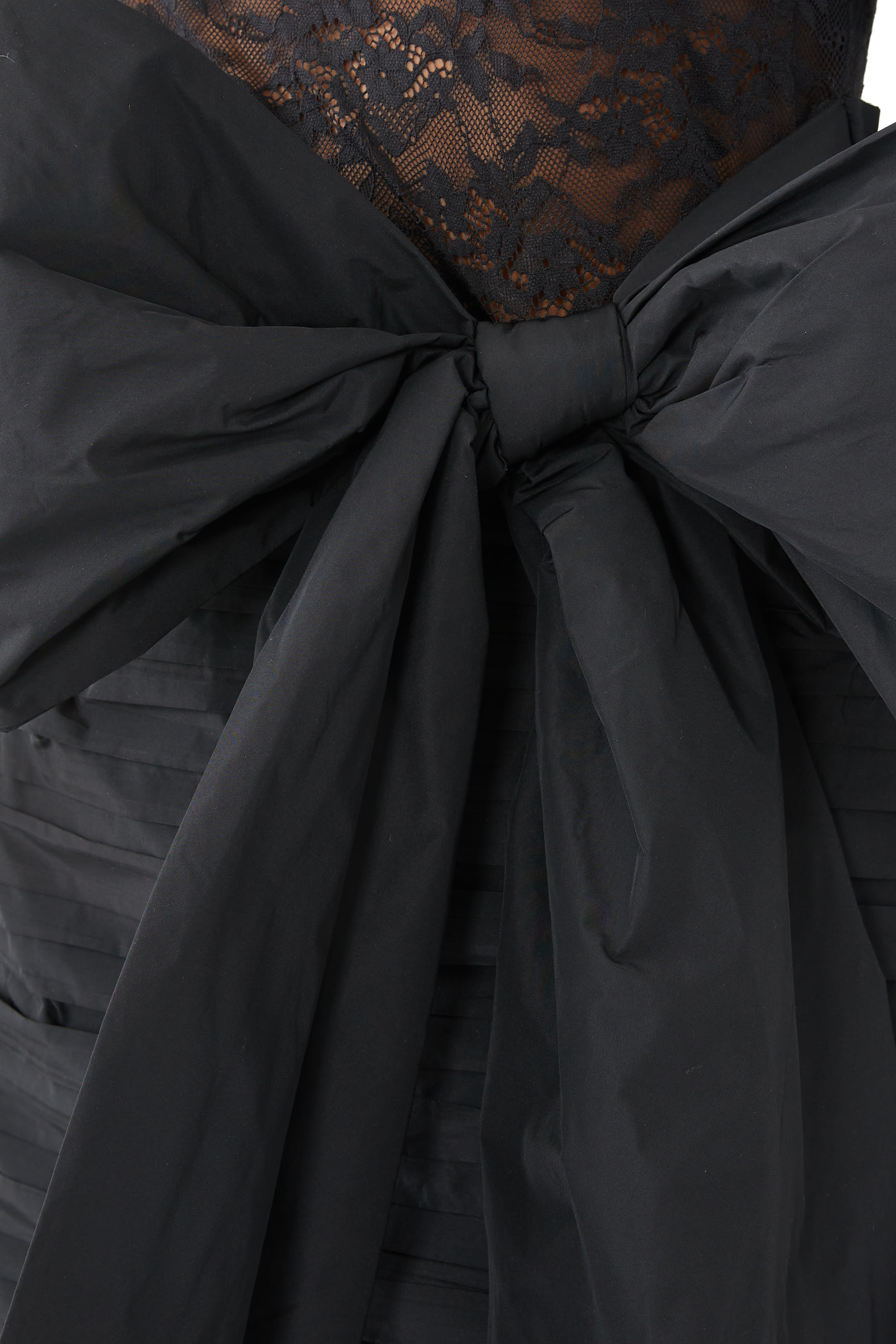 فستان قصير ديلتا إكس نيكي هيلتون