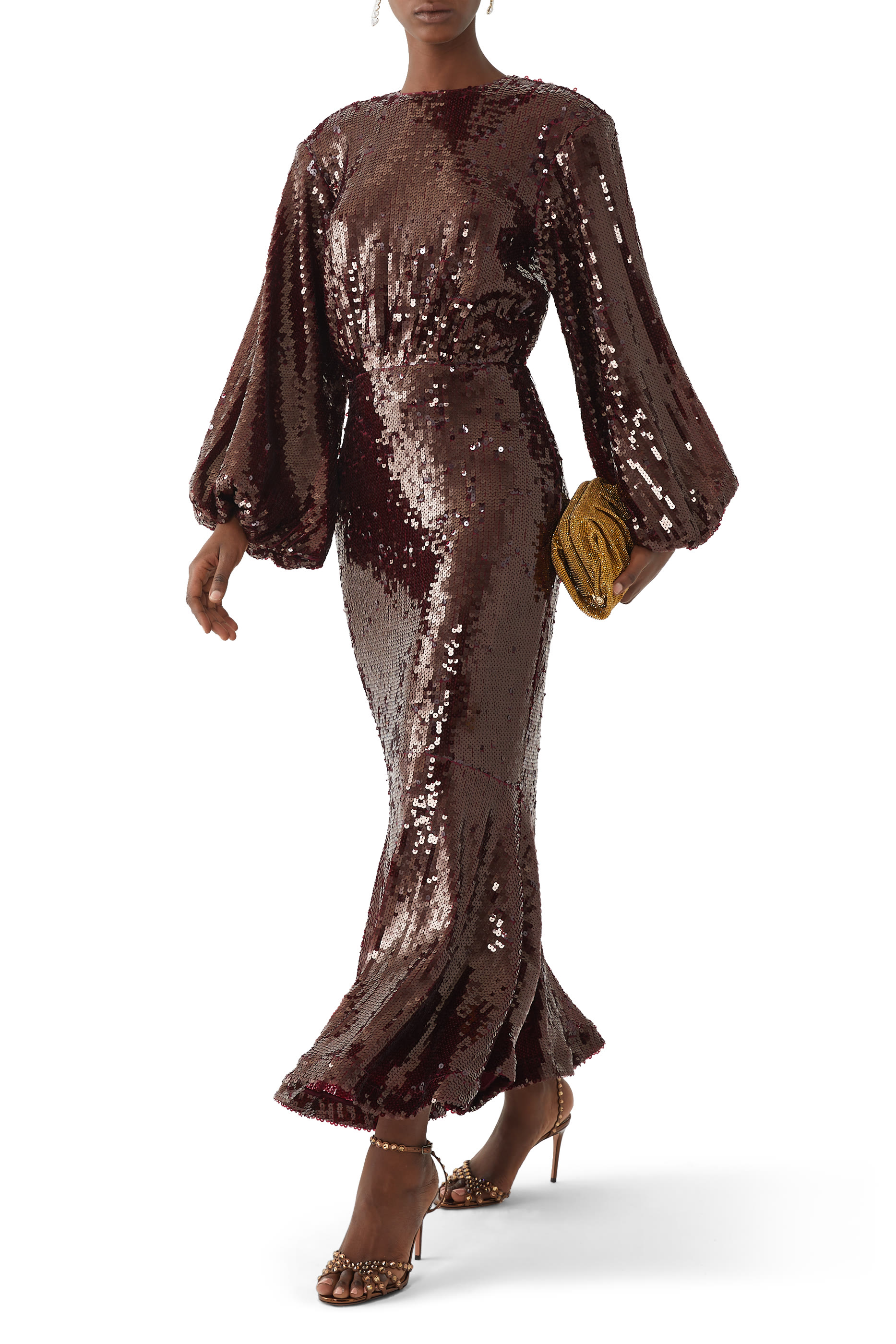 فستان طويل مطرز بالترتر