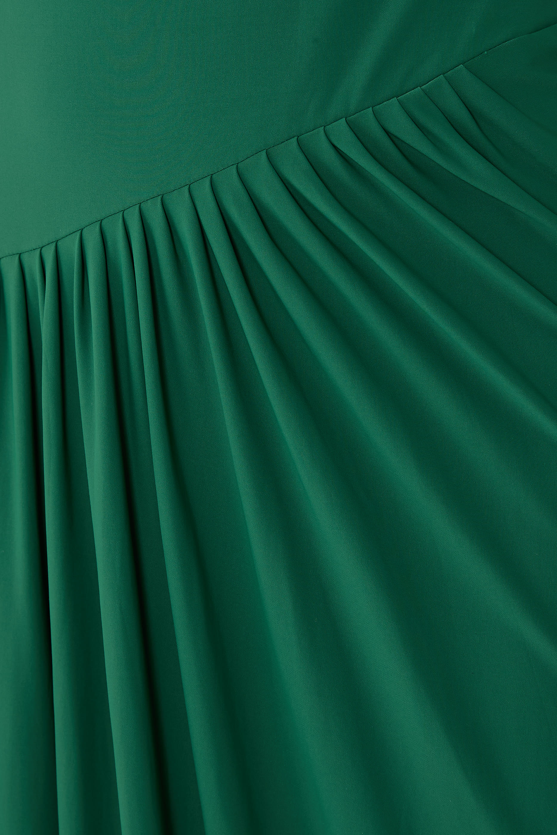 فستان سهرة بلوم بأكتاف مكشوفة درابيه