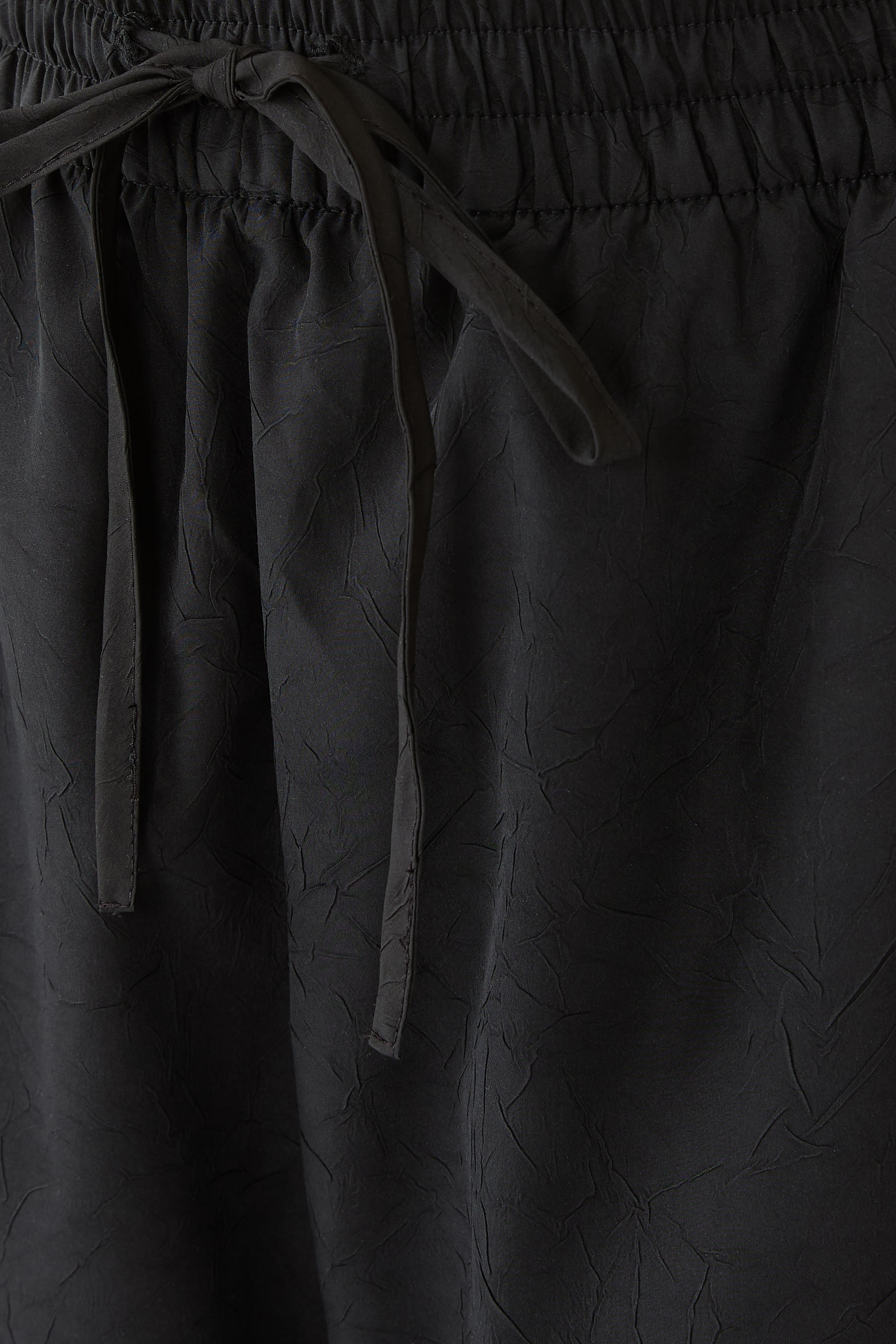 بنطال رياضي بقصة فضفاضة