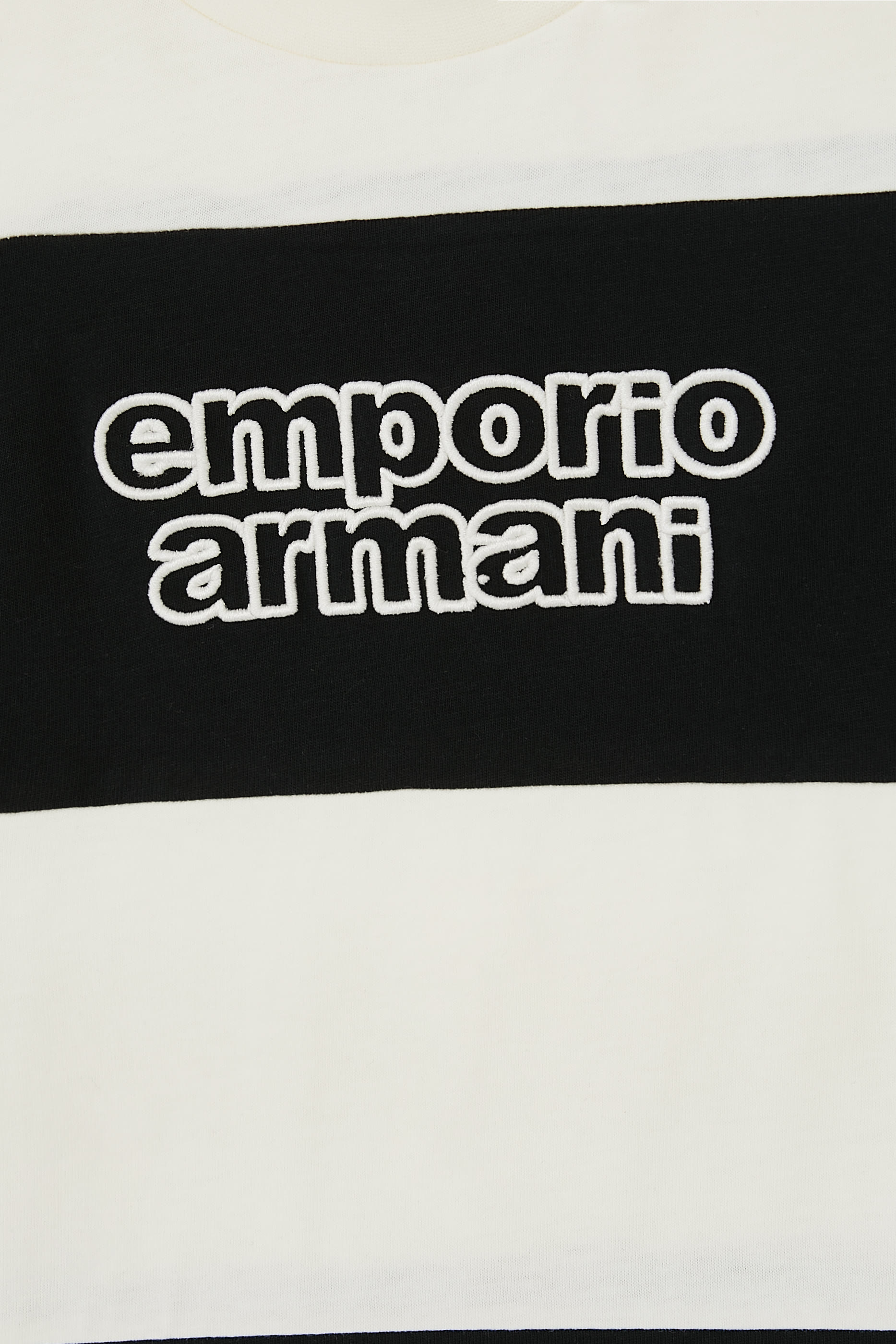 تيشيرت بشعار الماركة للأطفال