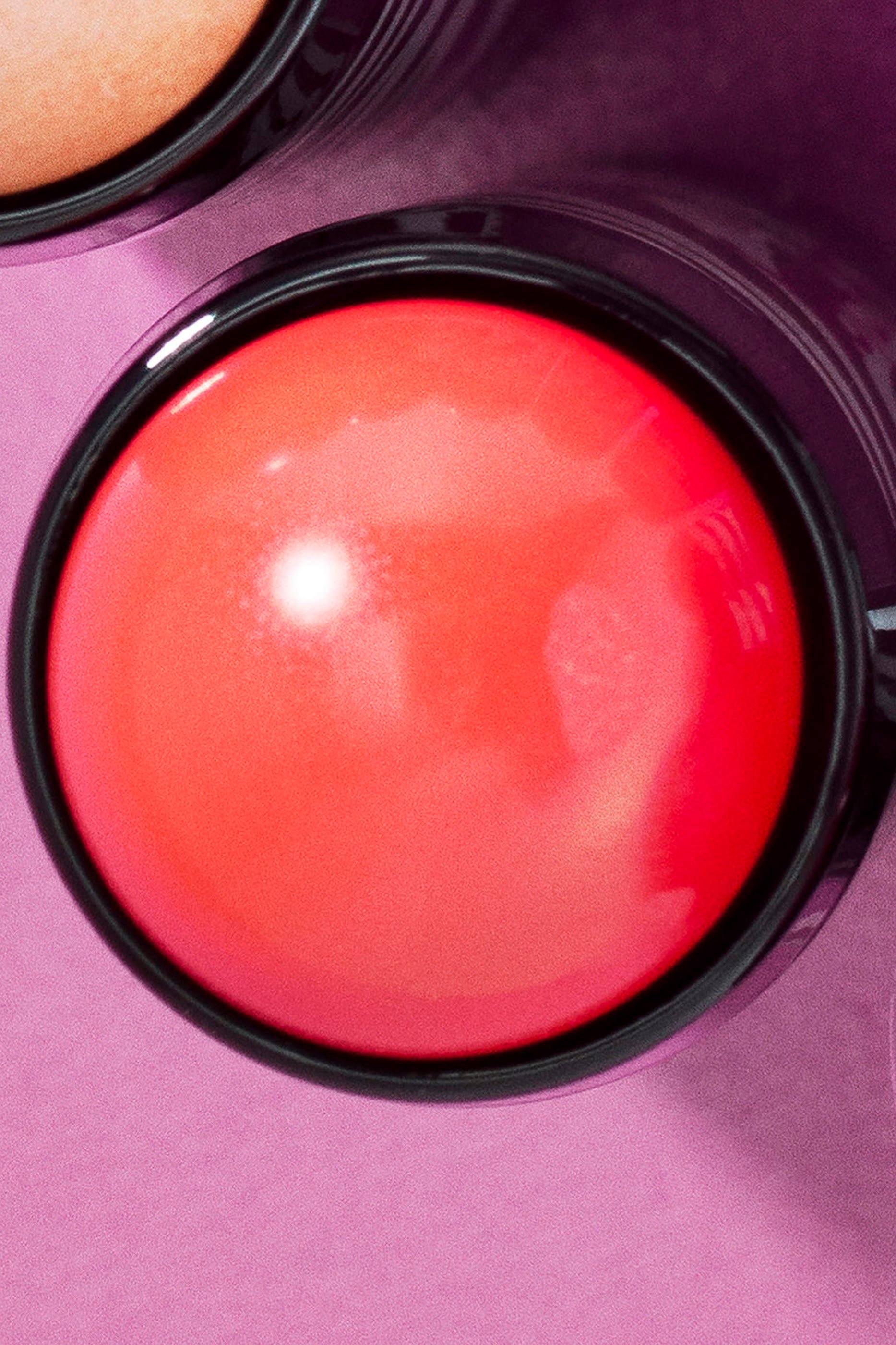 أحمر خدود فيتو بلش تويست